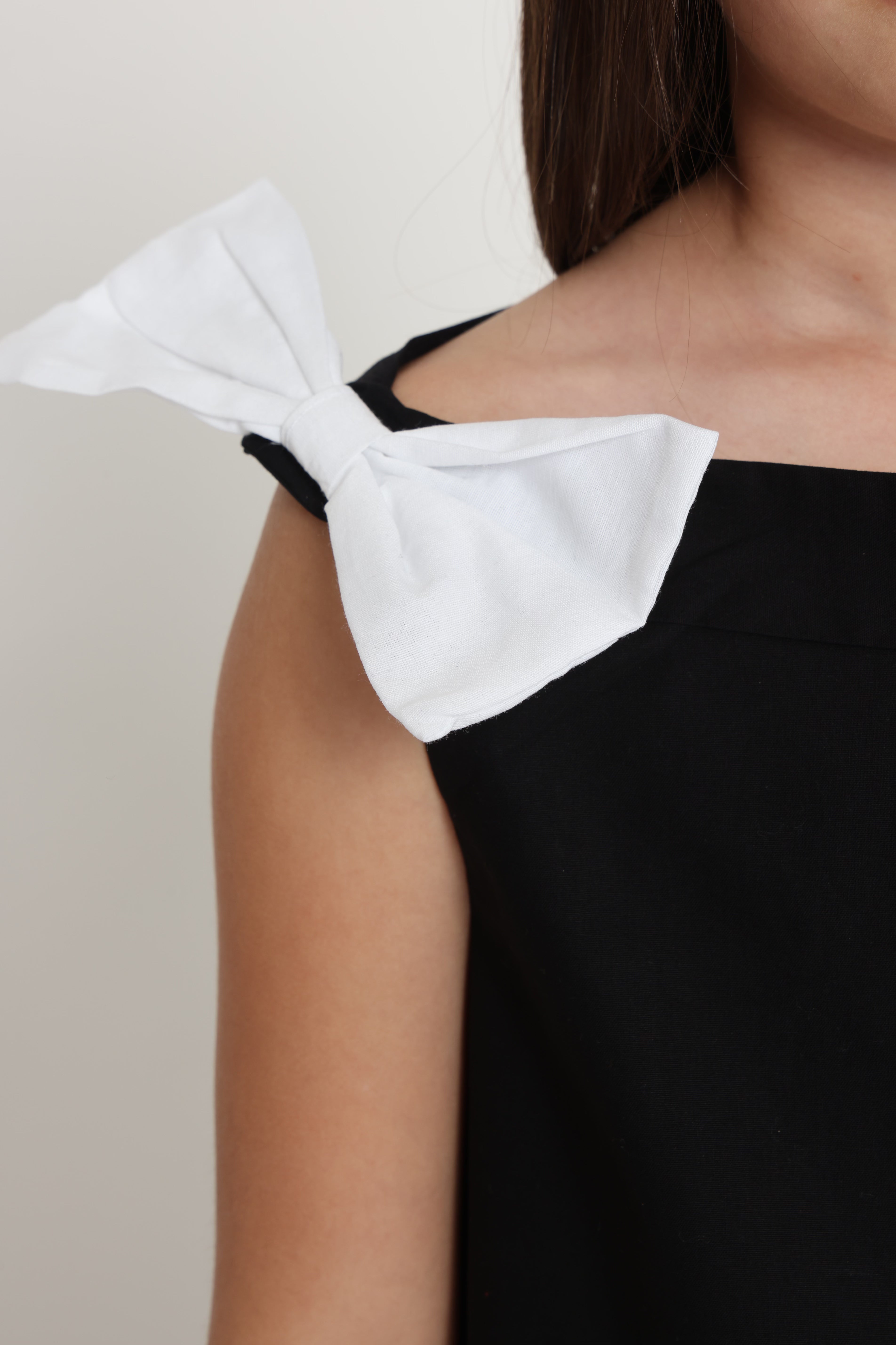 שמלה שחורה פפיונים