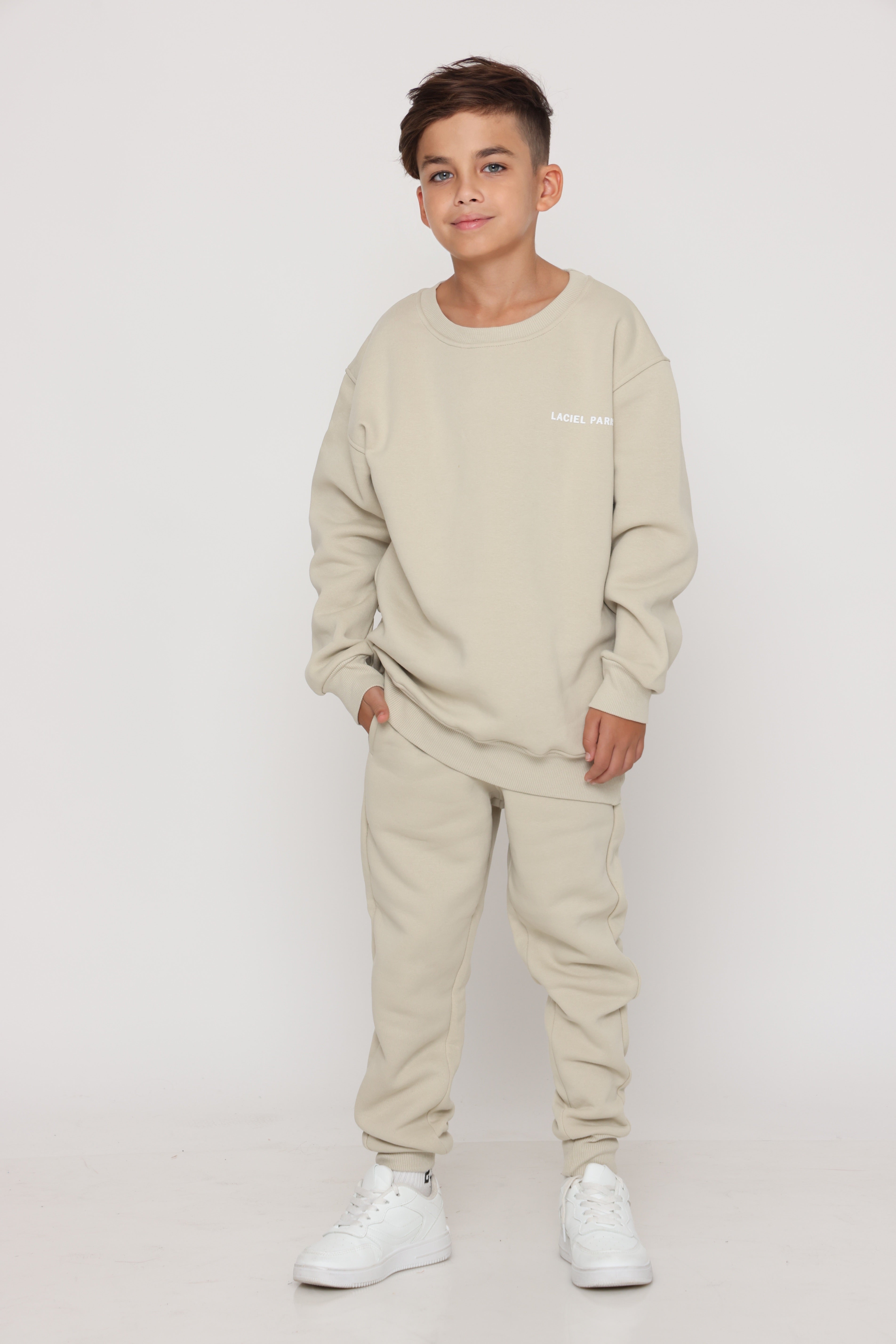 חליפות  לבנים