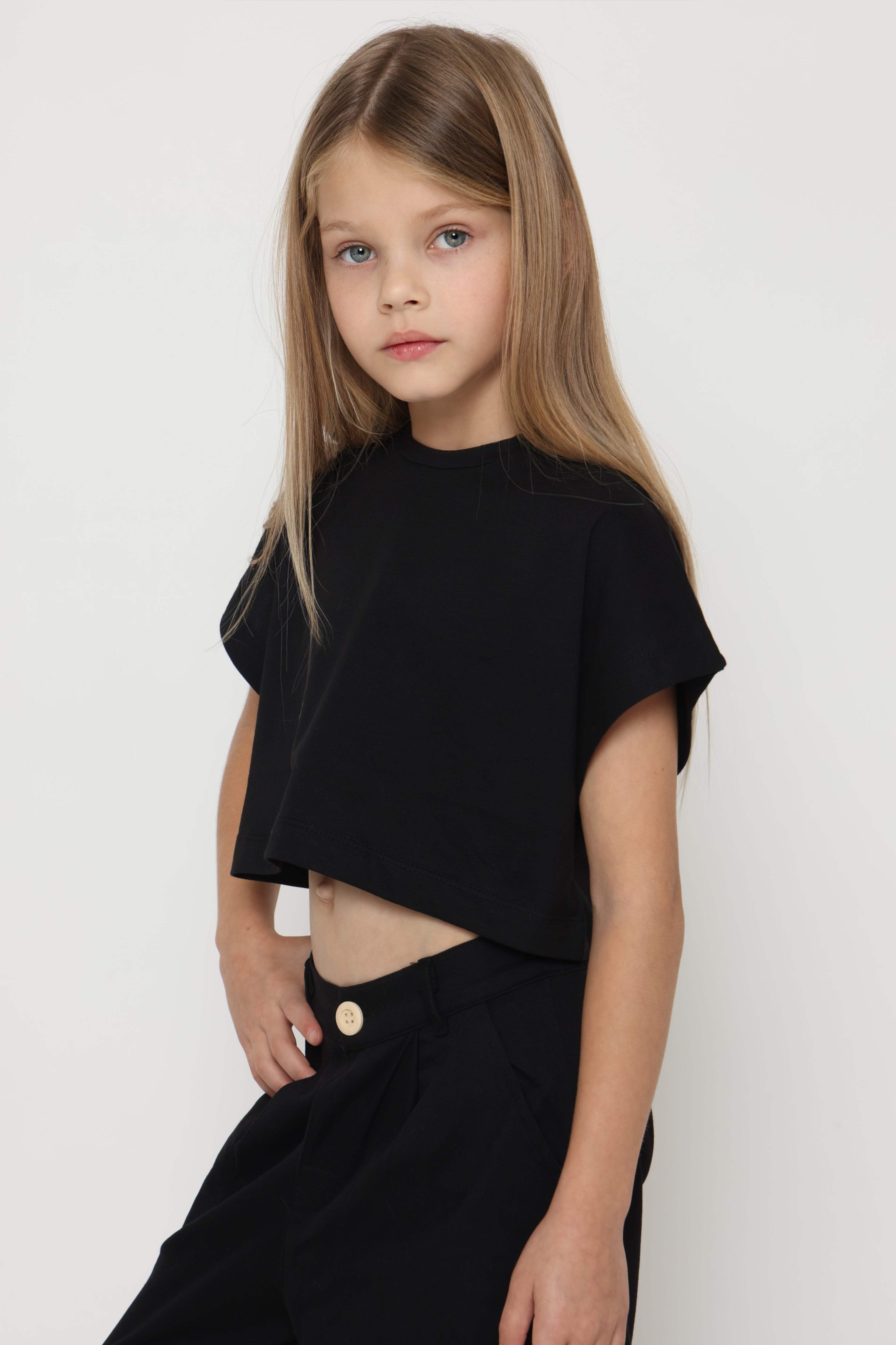 חולצת קרופ טופ - שחורה