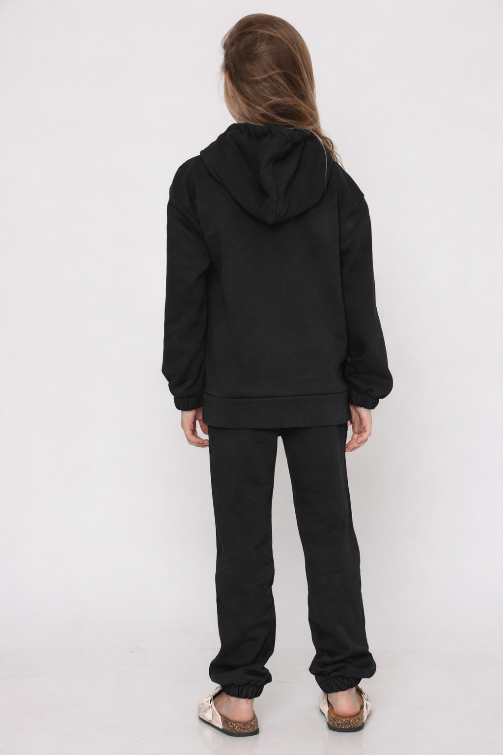 חליפת פוטר קלאסית עם קפוצון בצבע -שחור