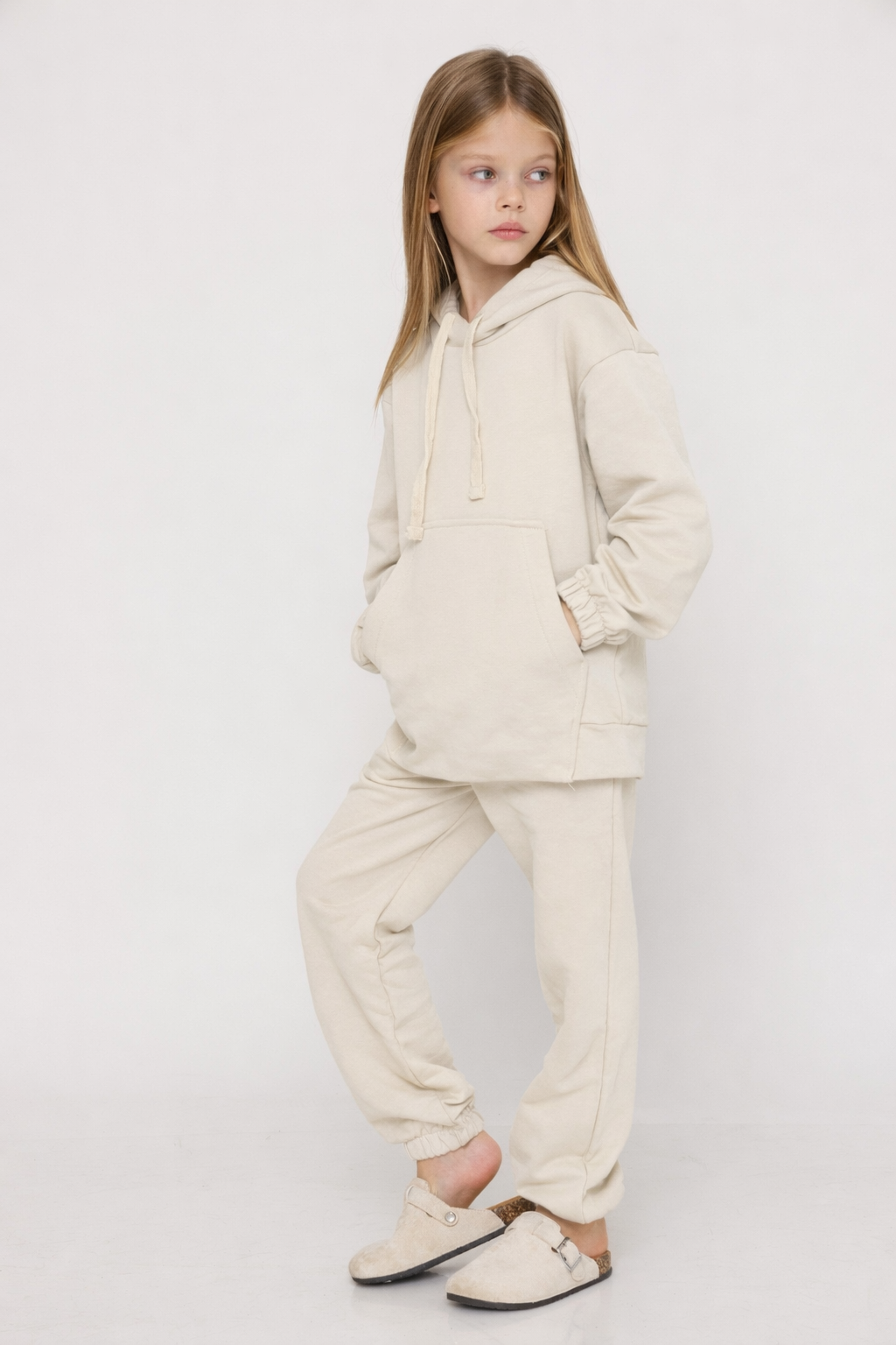 חליפת פוטר קלאסית עם קפוצון בצבע שמנת טבעי