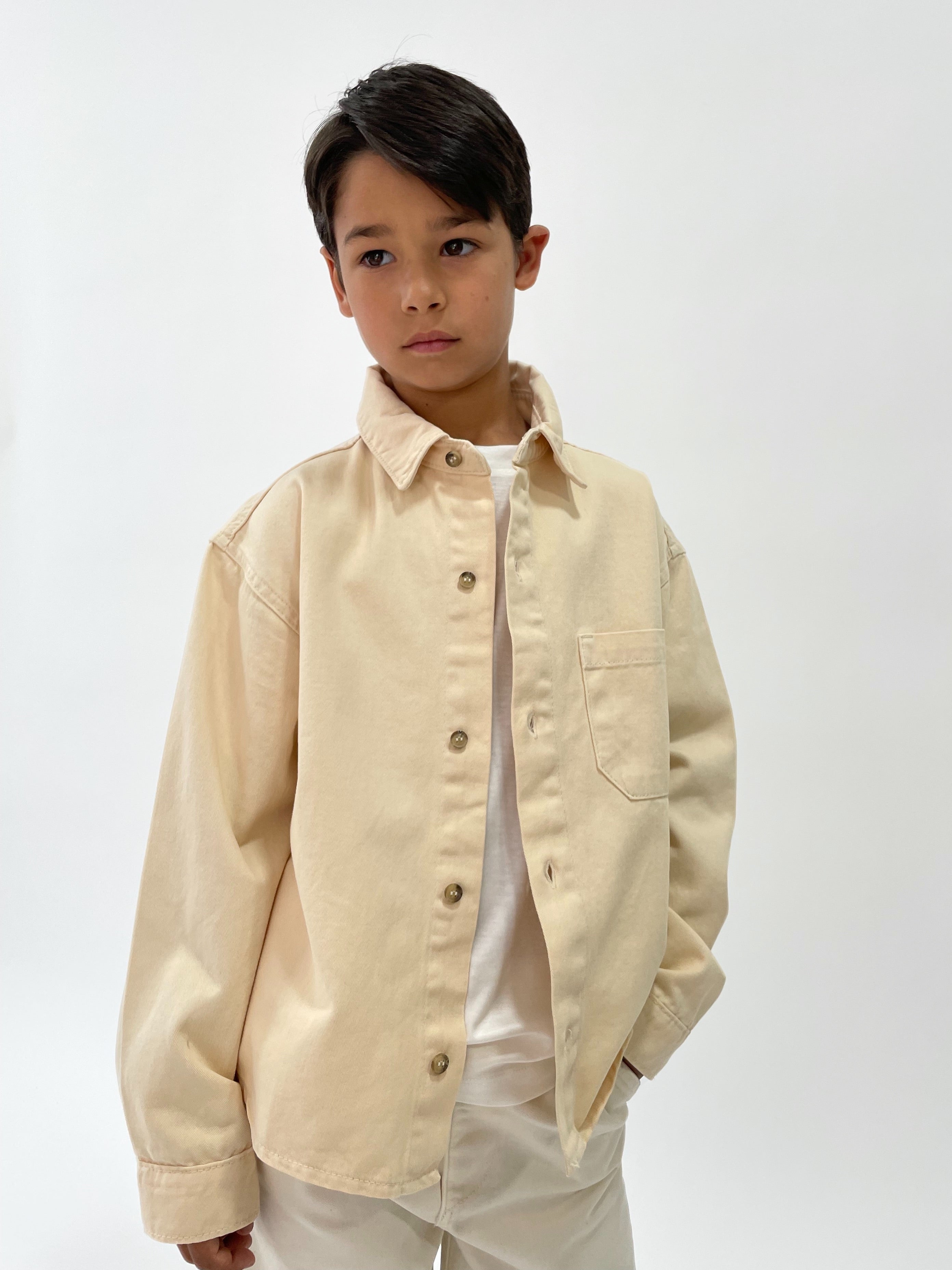 ג'קט חולצה אוברסייז בגוון שמנת