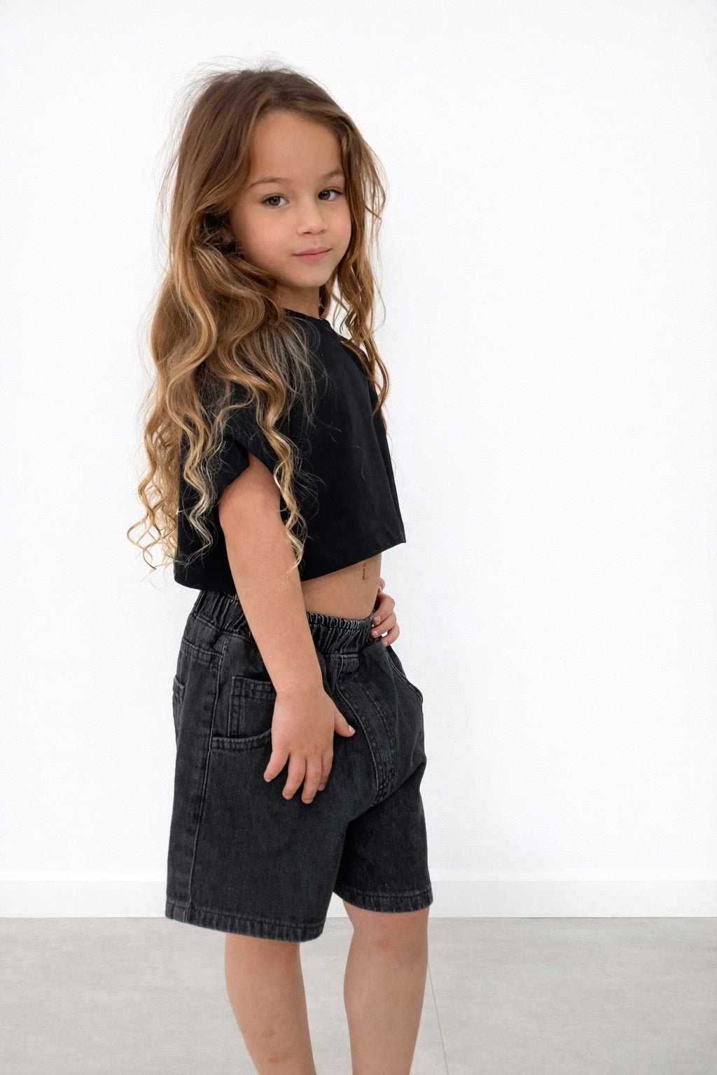שורט גינס בצבע - שחור