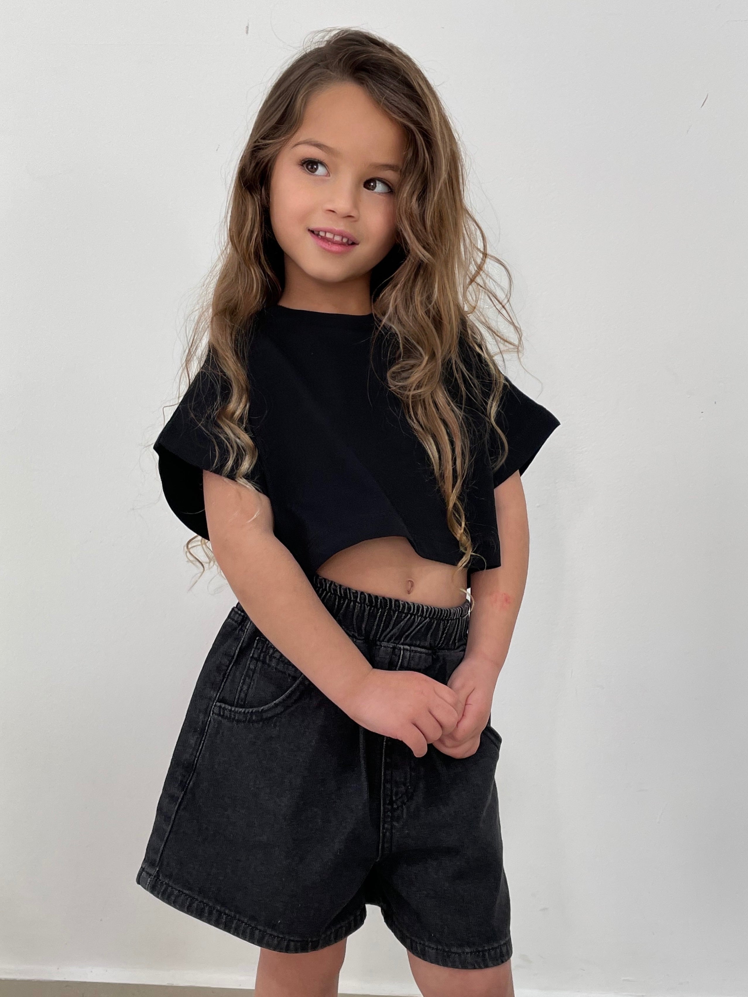 שורט גינס בצבע - שחור