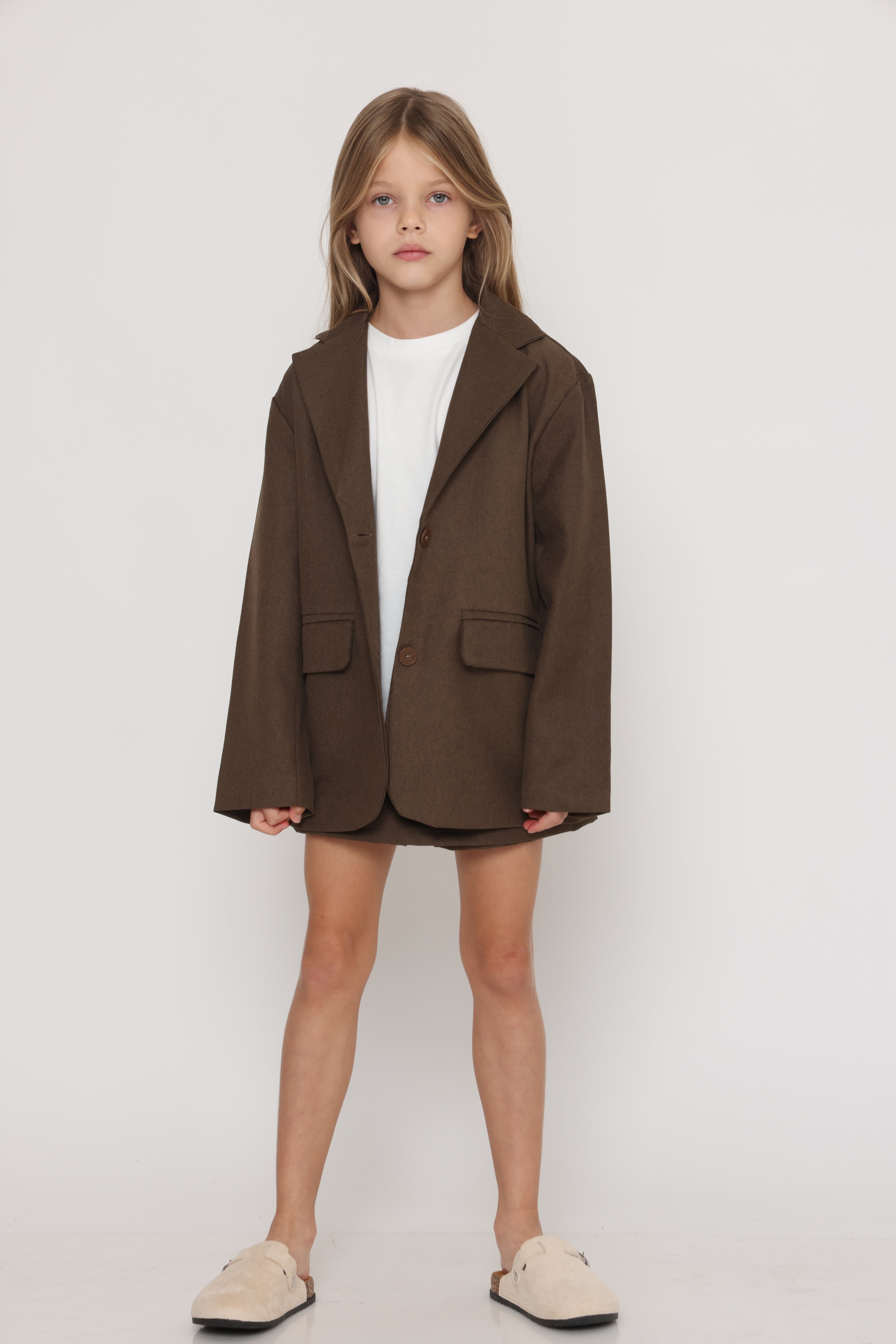 ג׳קט אוברסייז בגוון חום לילדות