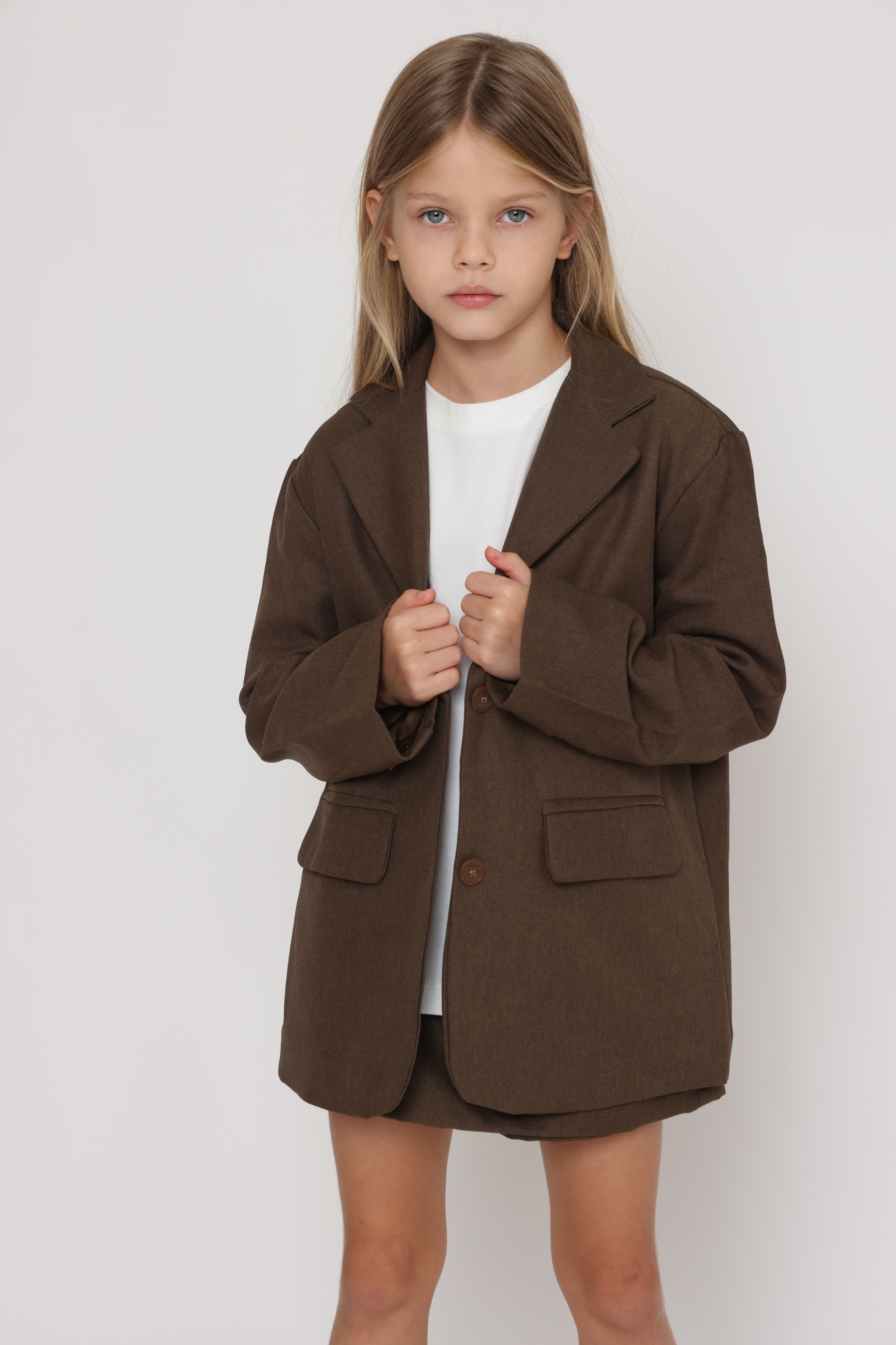 ג׳קט אוברסייז בגוון חום לילדות