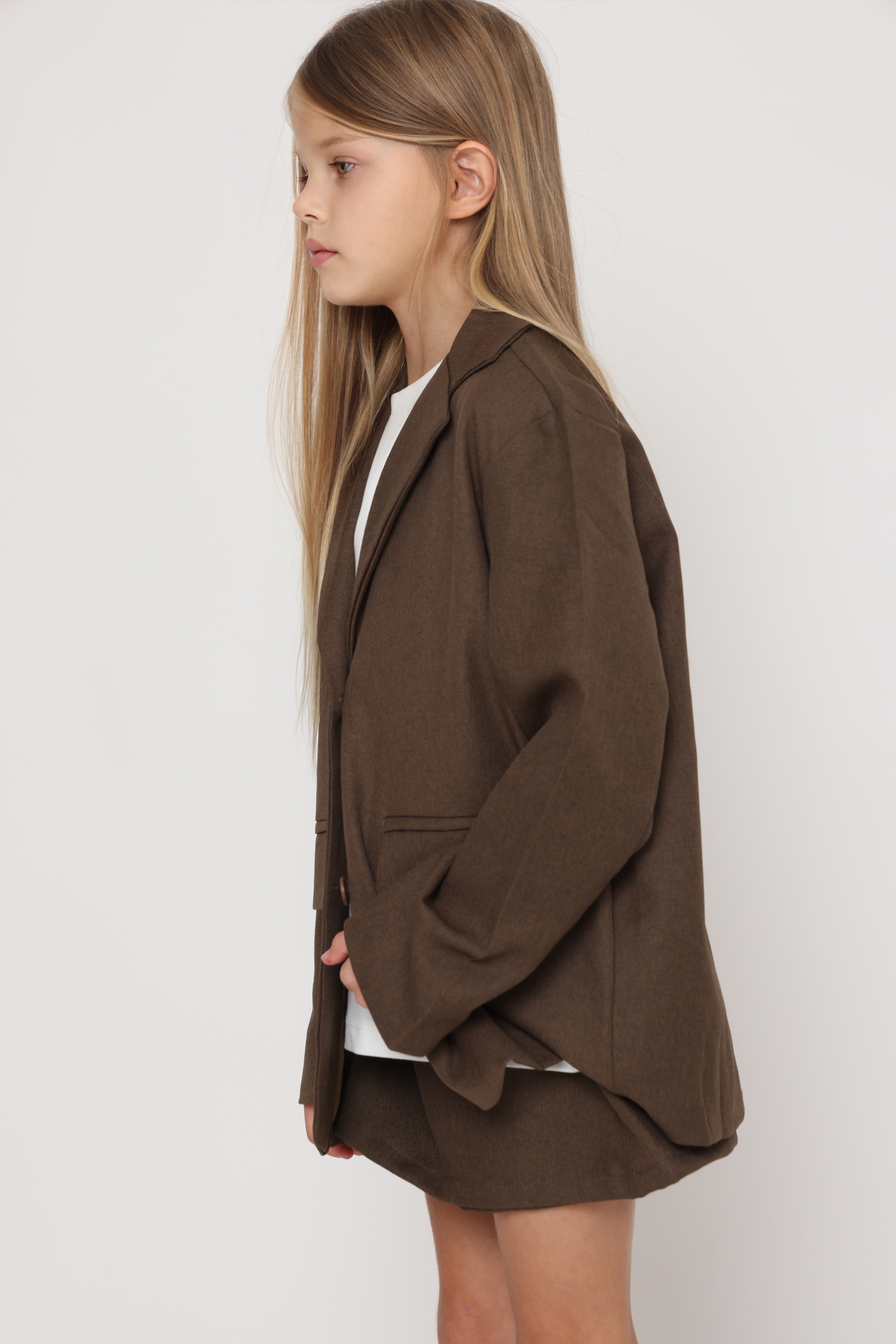 ג׳קט אוברסייז בגוון חום לילדות