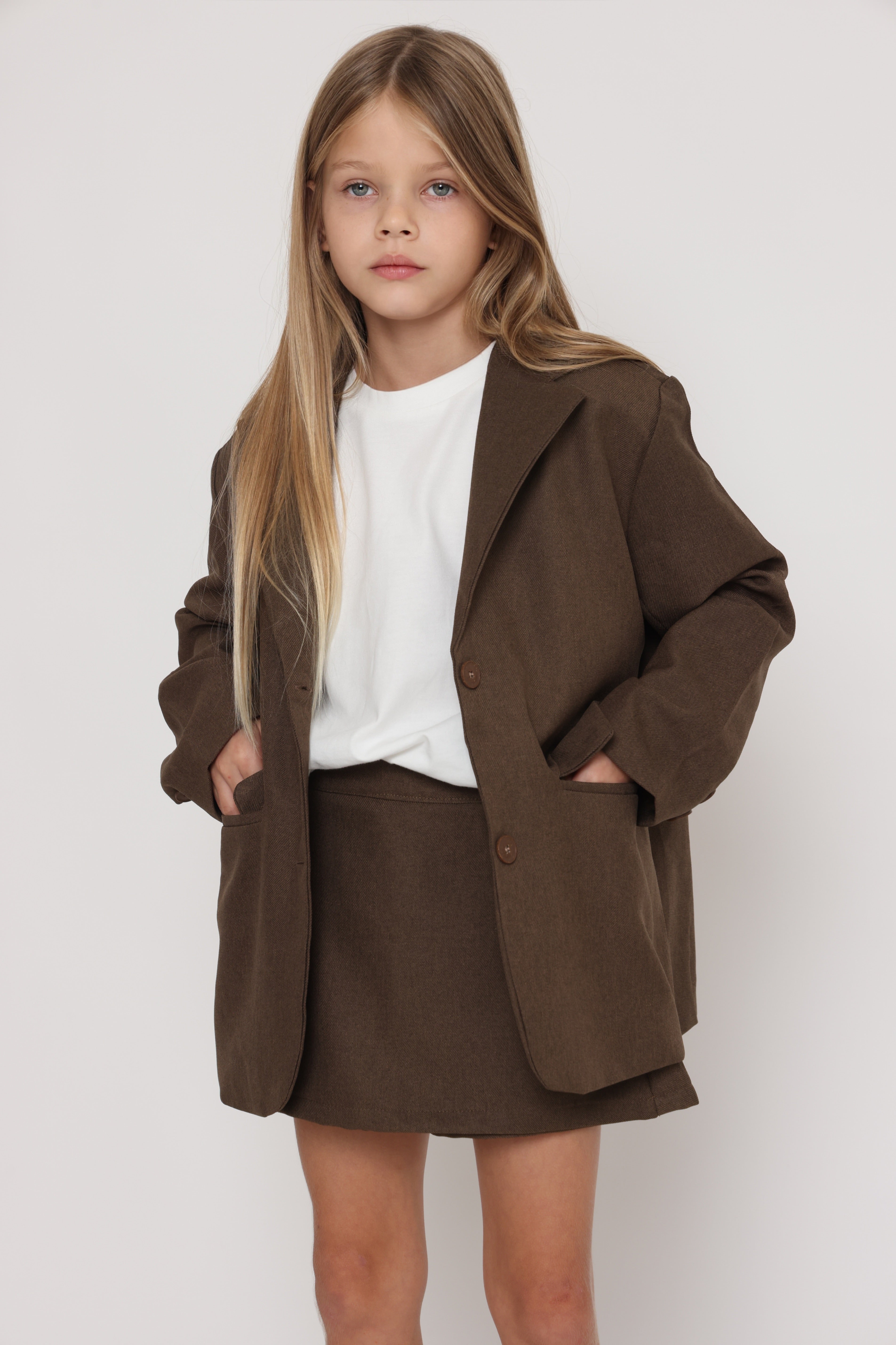 ג׳קט אוברסייז בגוון חום לילדות