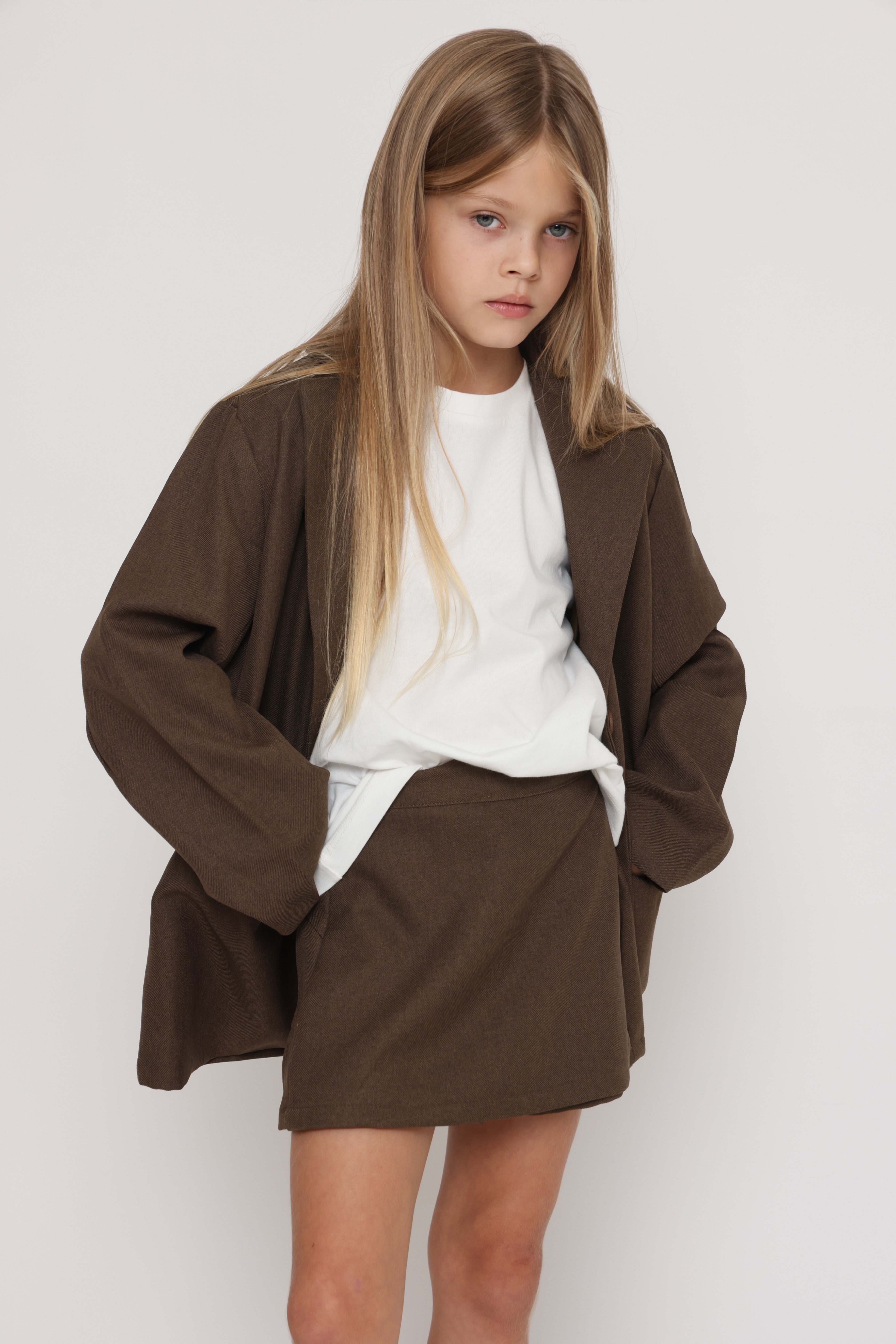 ג׳קט אוברסייז בגוון חום לילדות