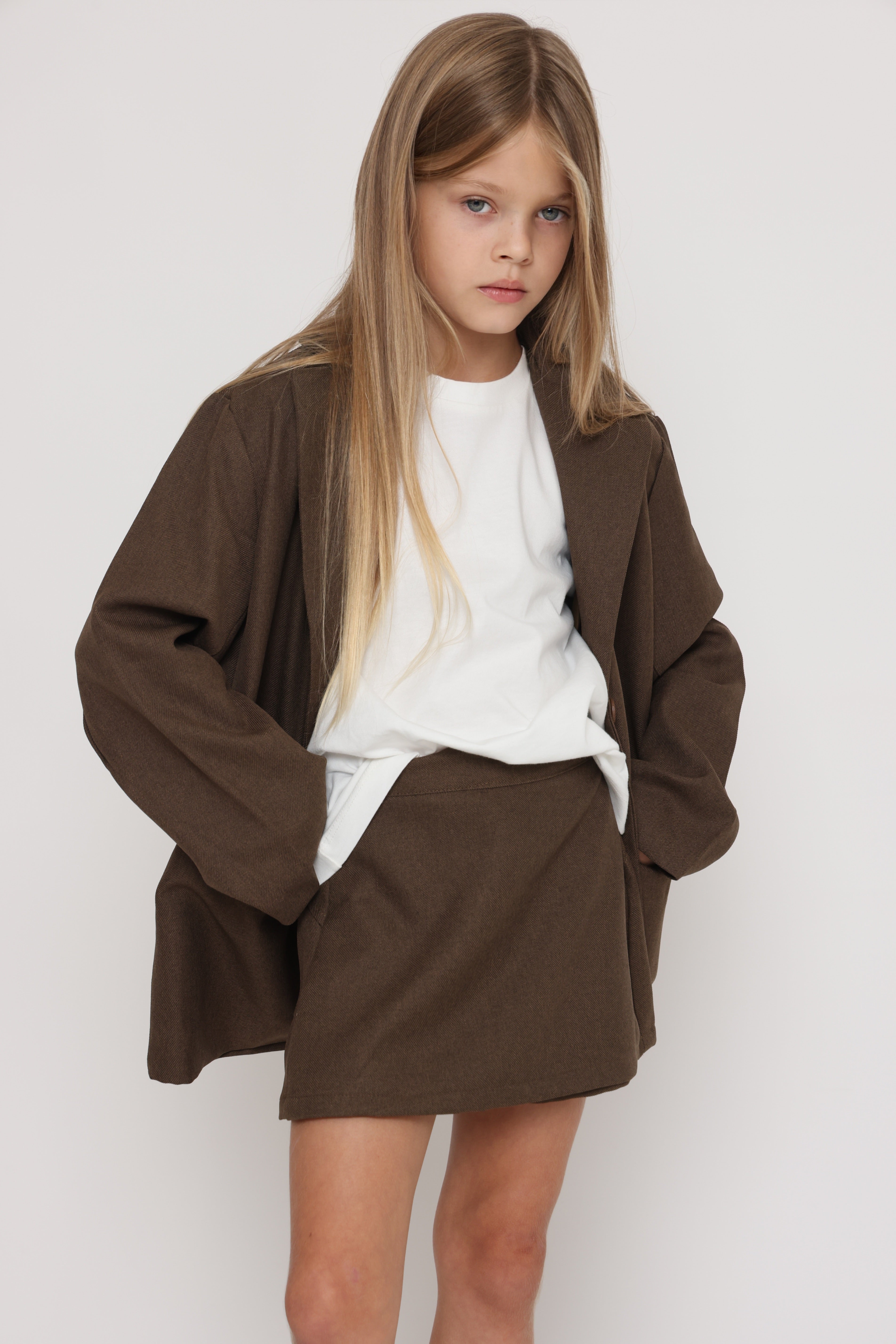 ג׳קט אוברסייז בגוון חום לילדות