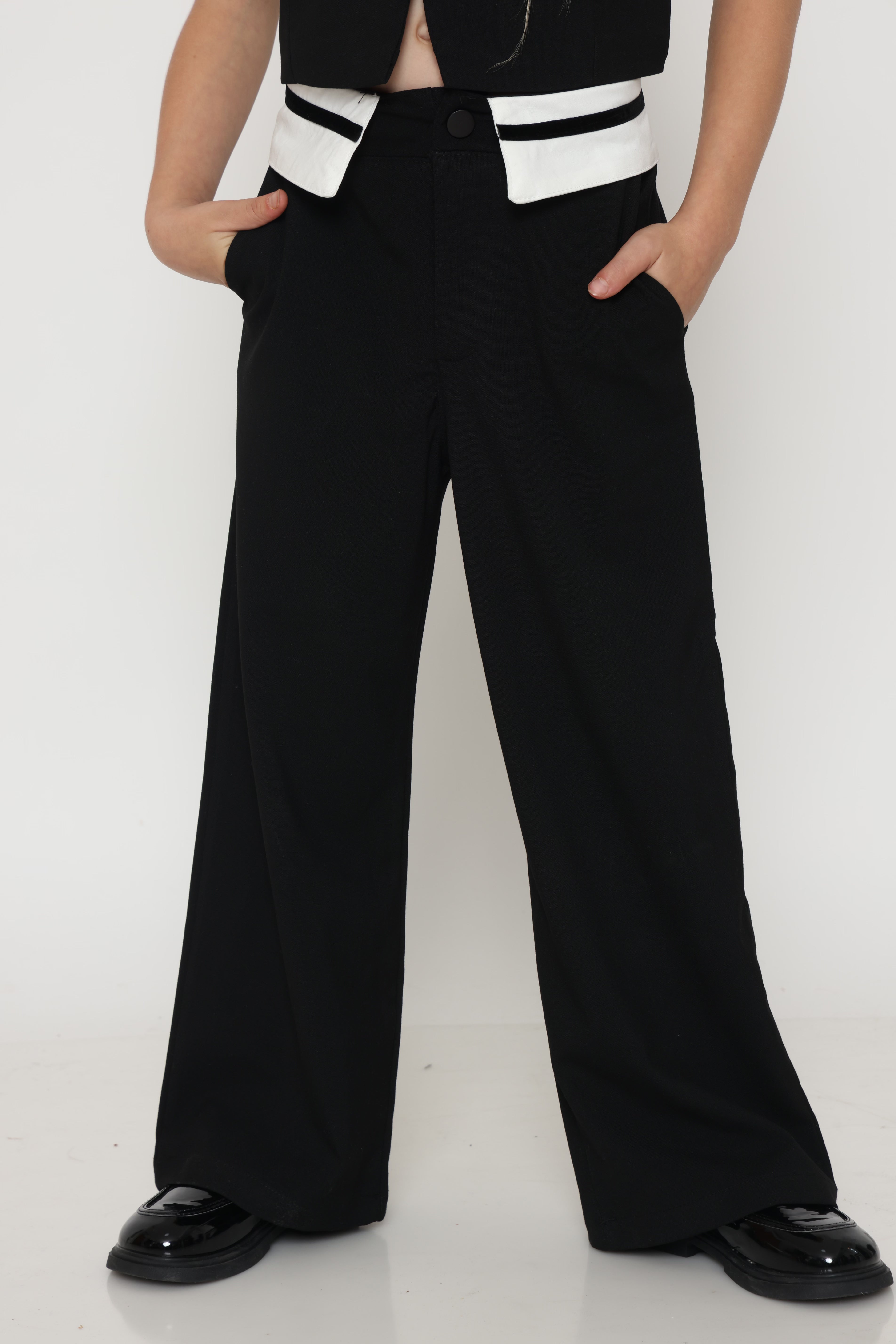 מכנס אלגנט שחור עם קיפול בחגורה