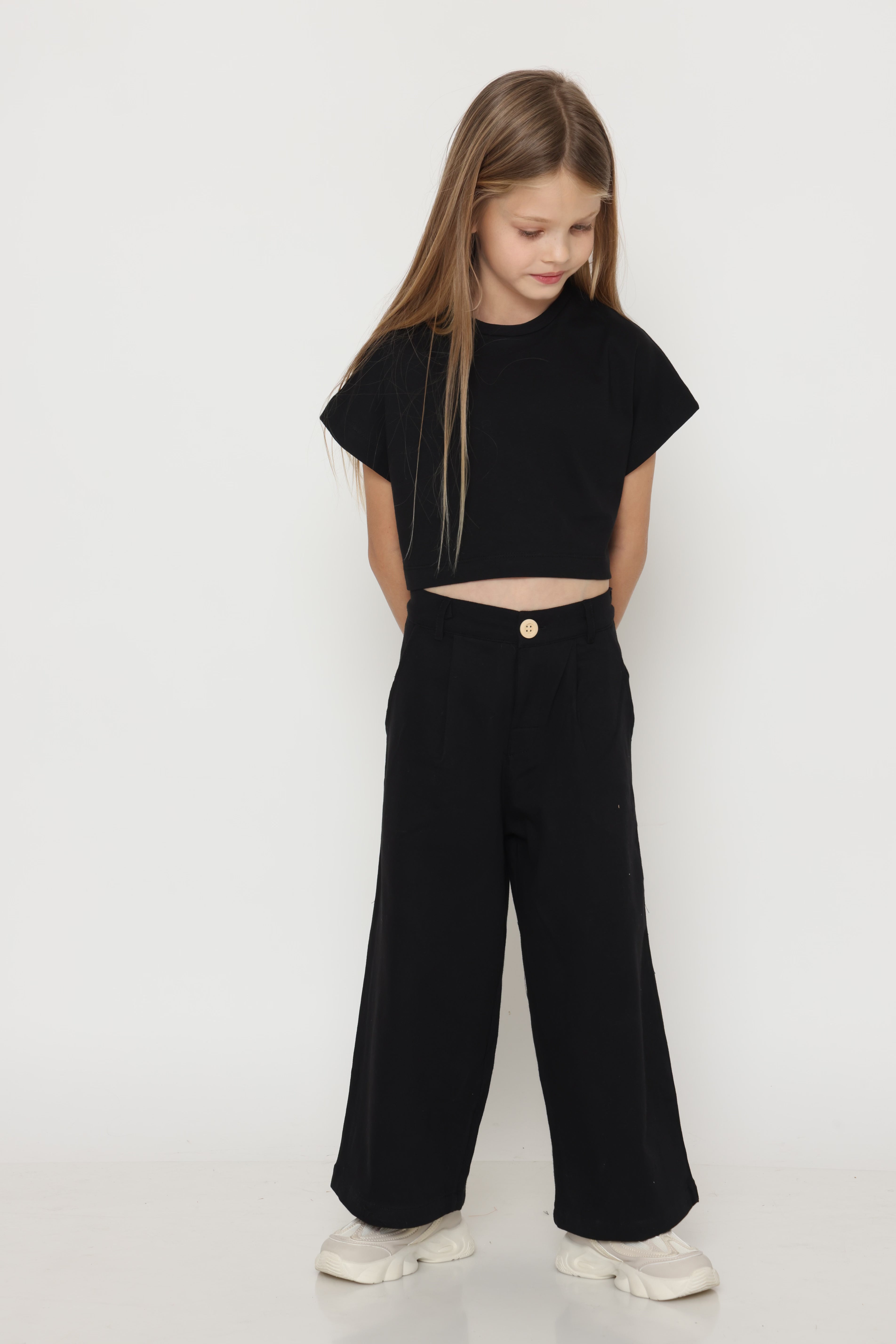 חולצת קרופ טופ - שחורה