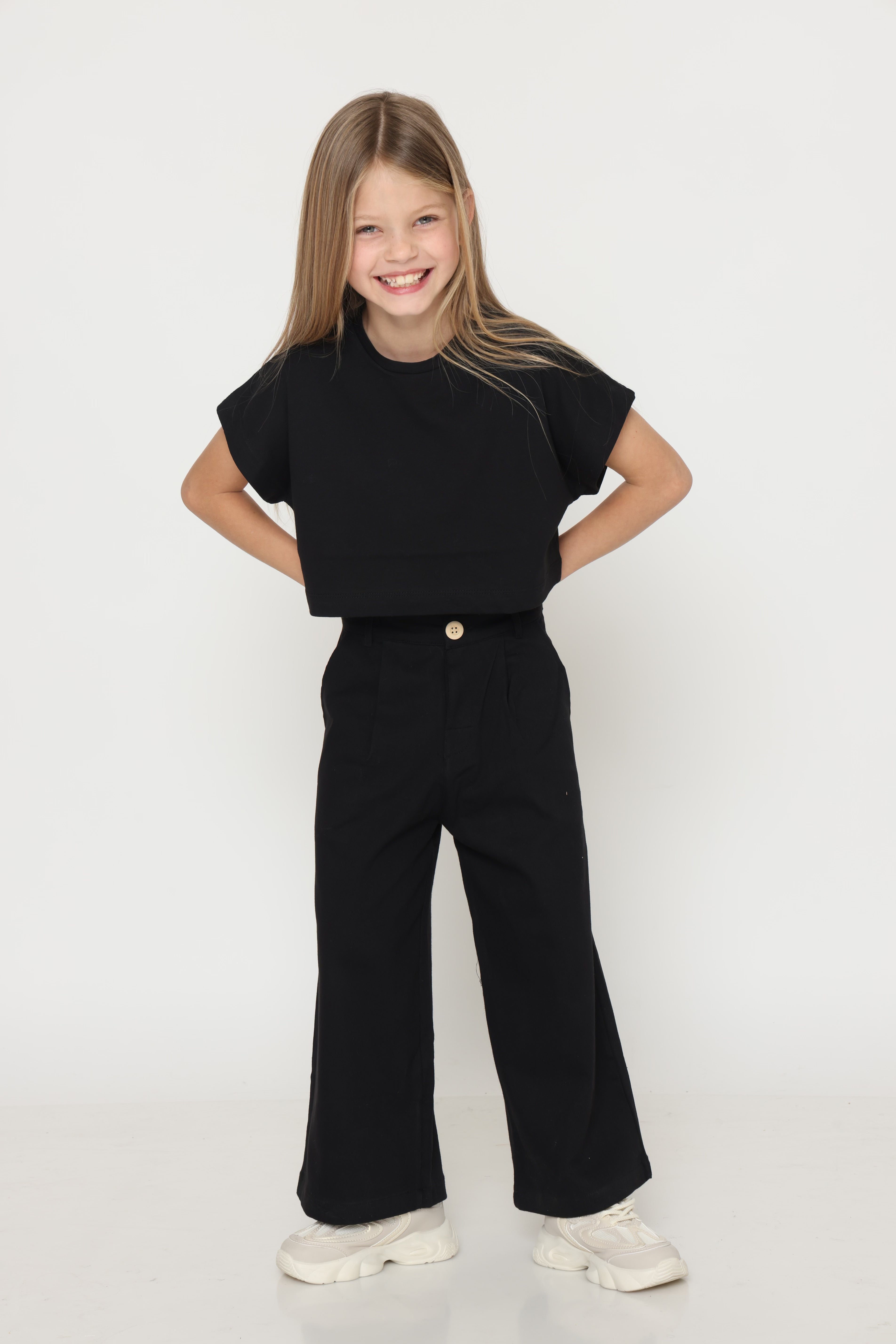 חולצת קרופ טופ - שחורה