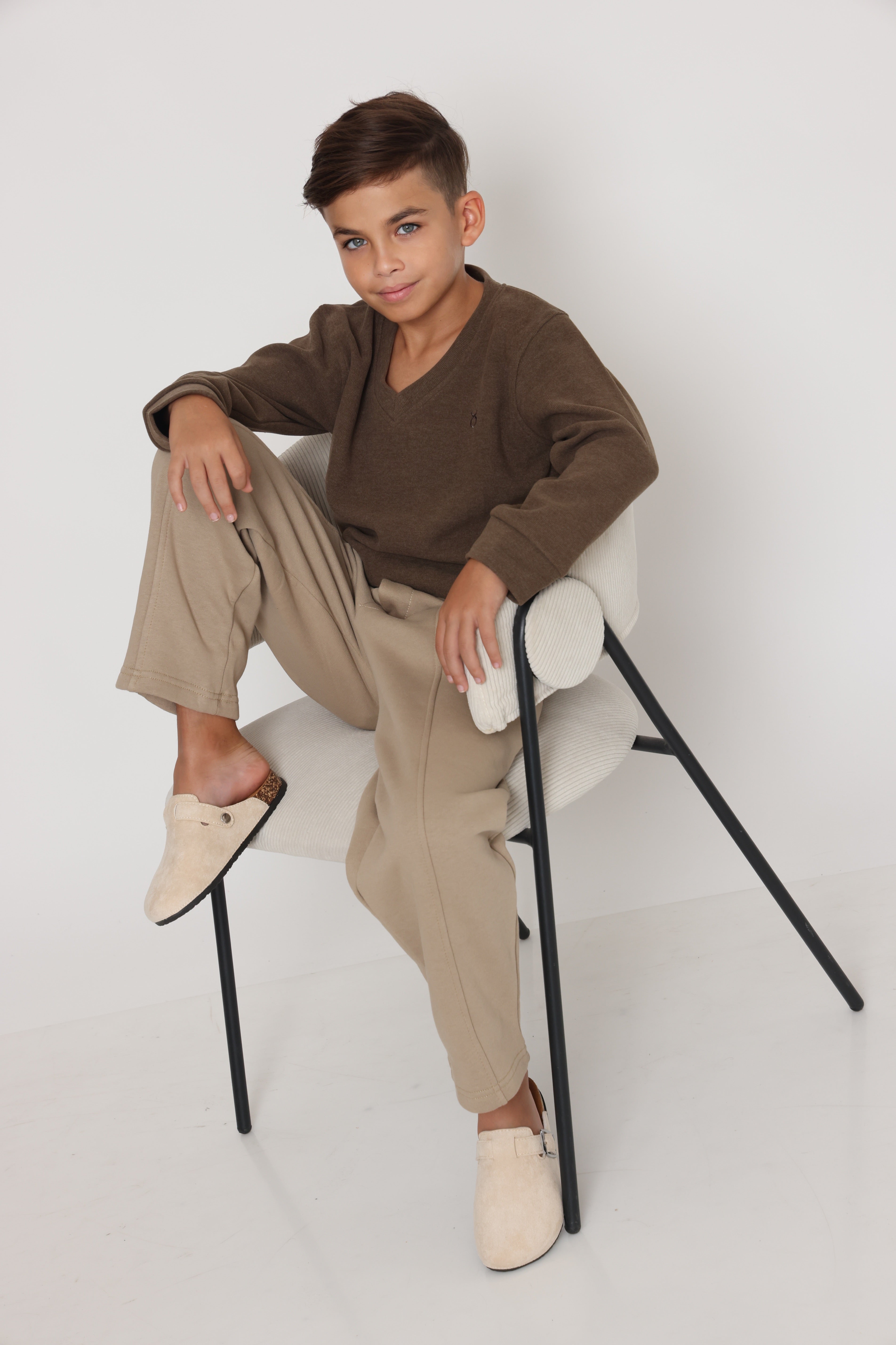 סווטשירט v קלאסי - חום