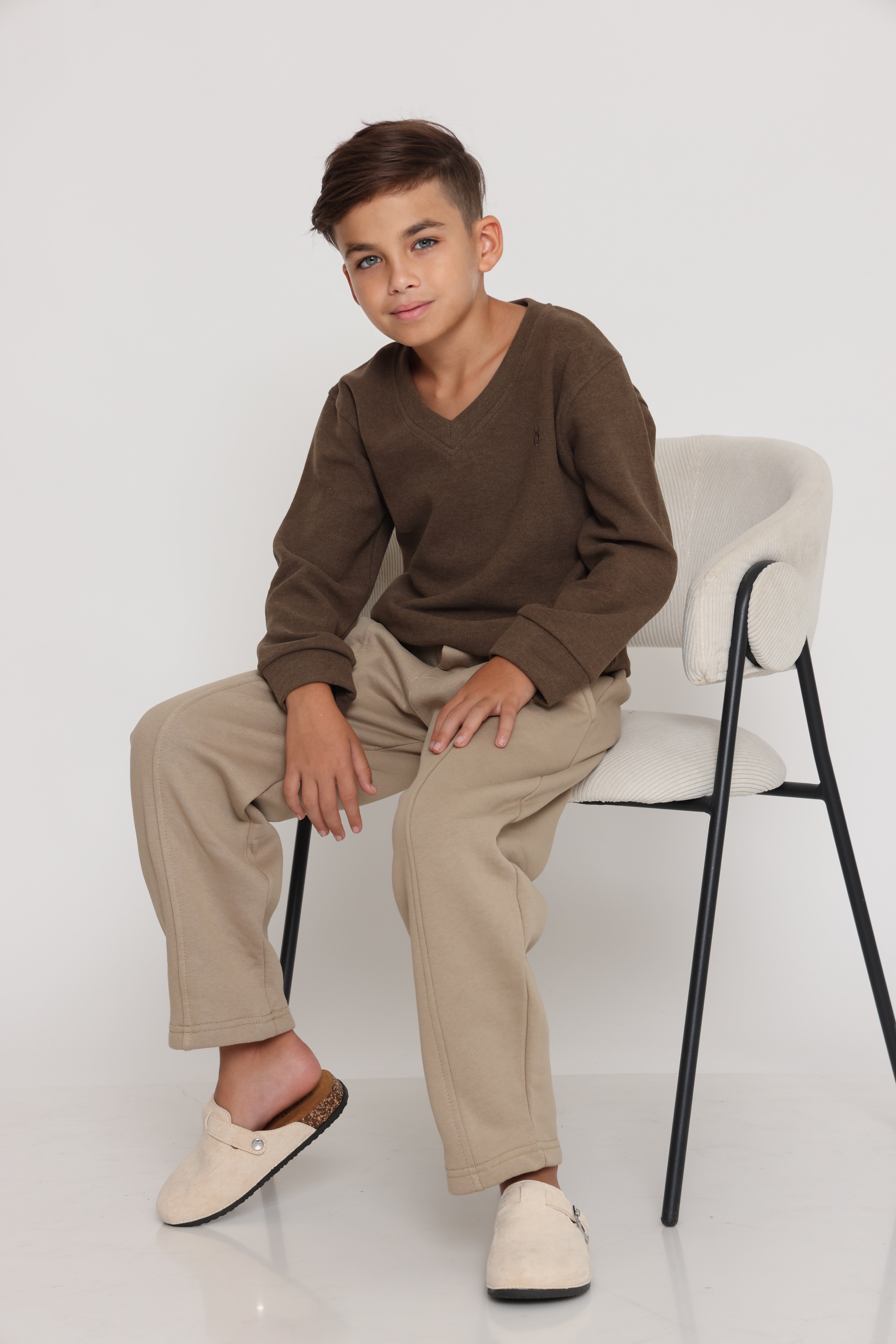 סווטשירט v קלאסי - חום