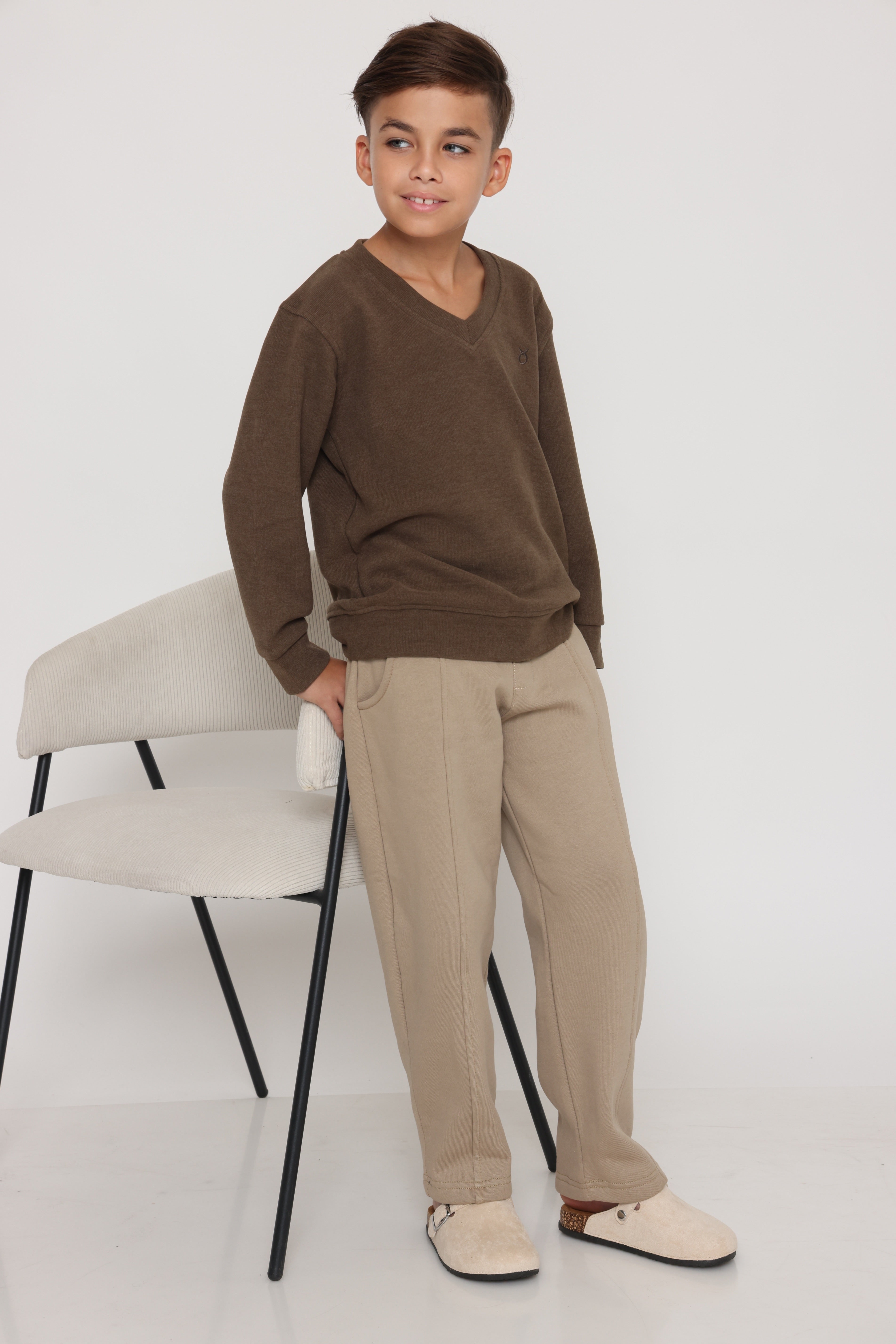 סווטשירט v קלאסי - חום