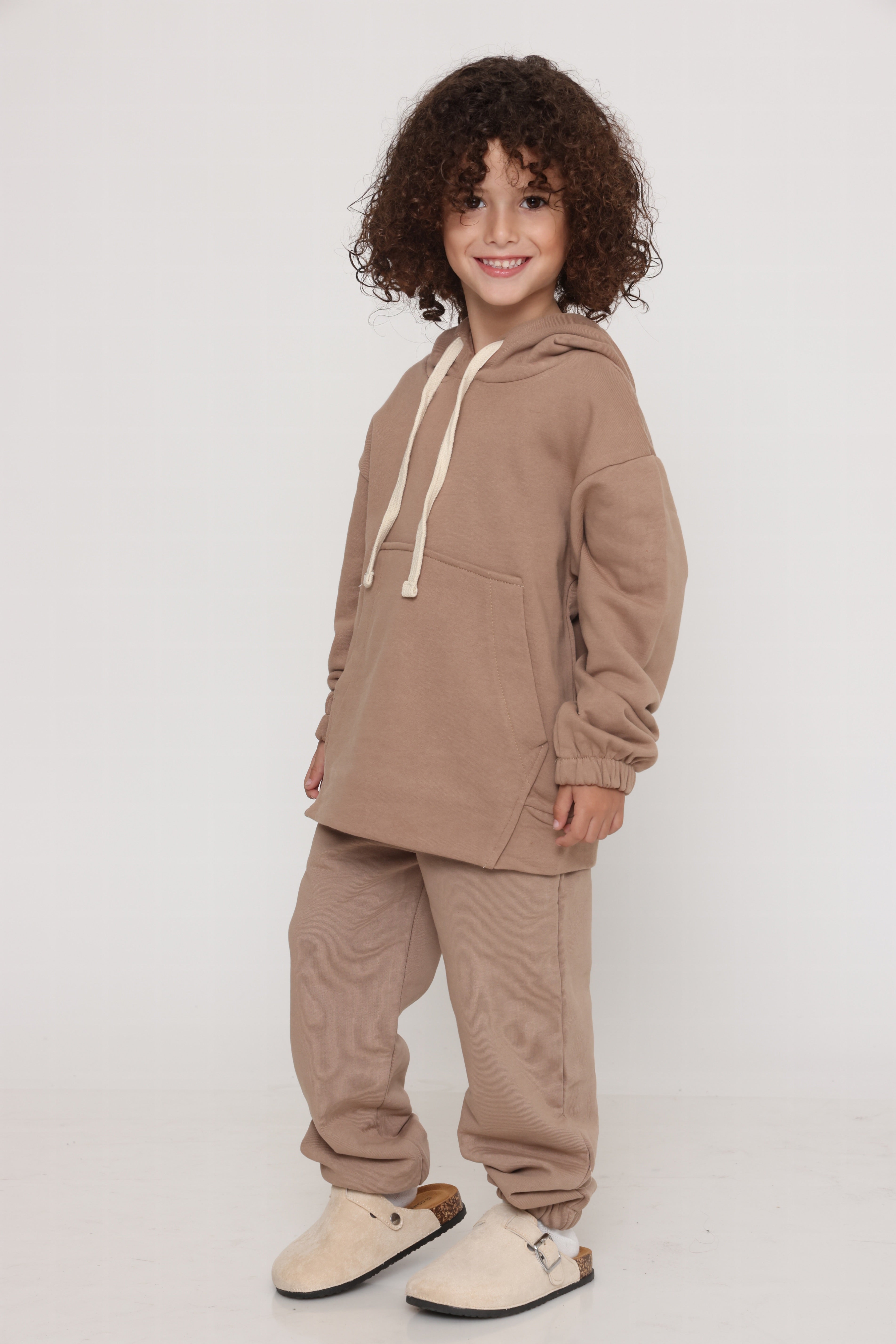 חליפת פוטר קלאסית עם קפוצון בצבע בז טבעי