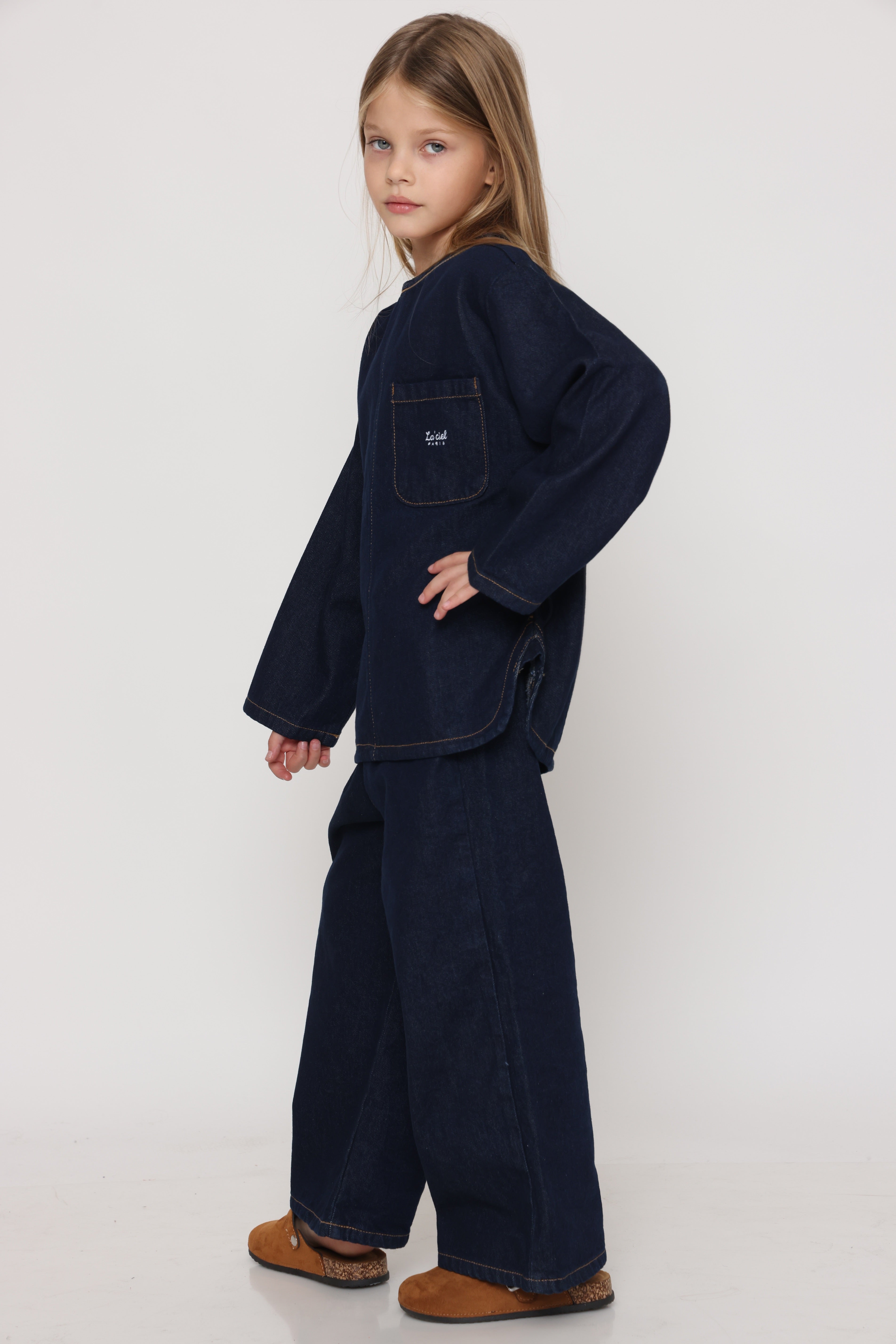 חליפת ג׳ינס אוברסייז כהה לילדה