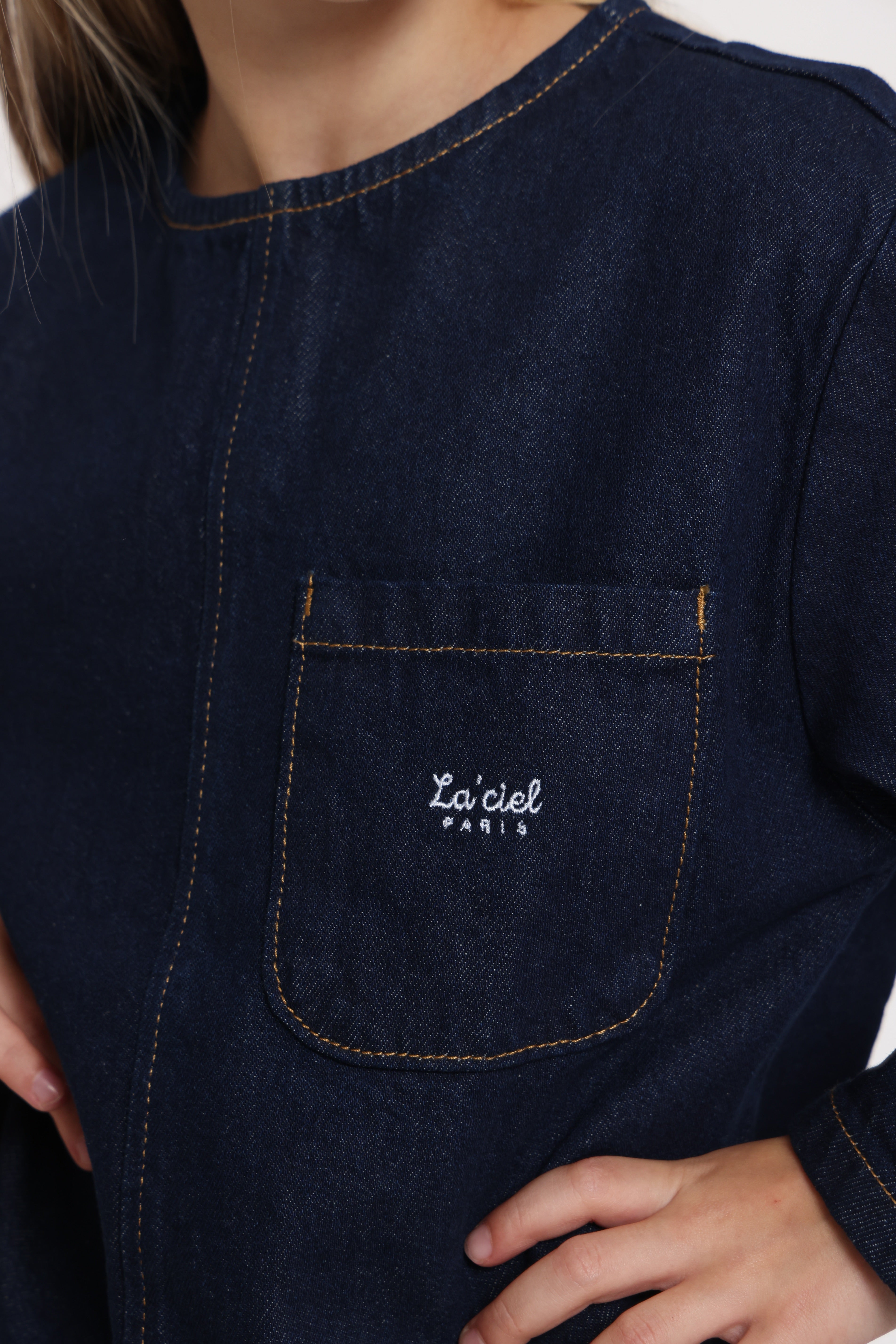 חליפת ג׳ינס אוברסייז כהה לילדה