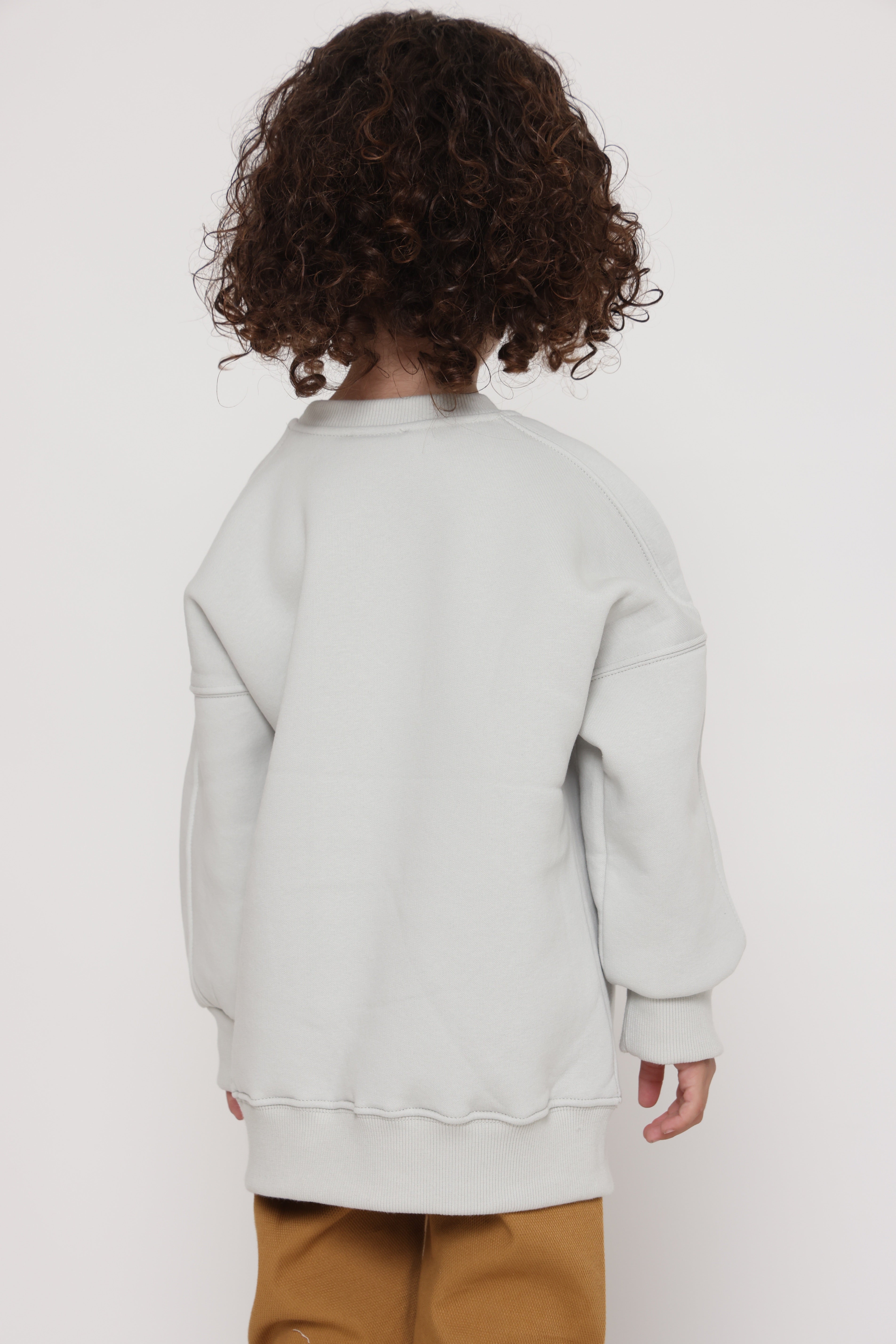 פוטר אוברסייז חלק בגוון לבן אפרפר