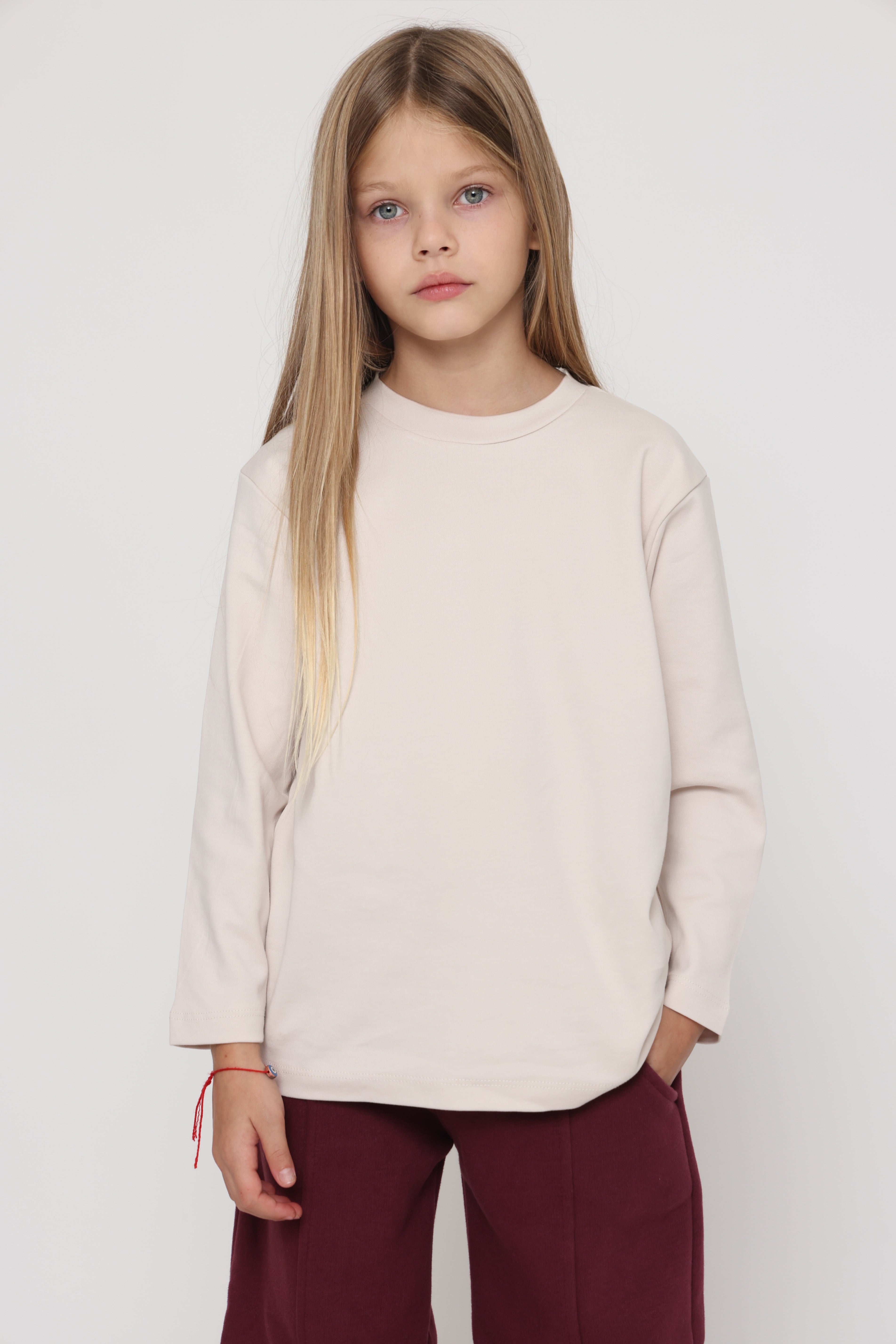 טי שירט קלאסית שרוול ארוך לבן ורדרד