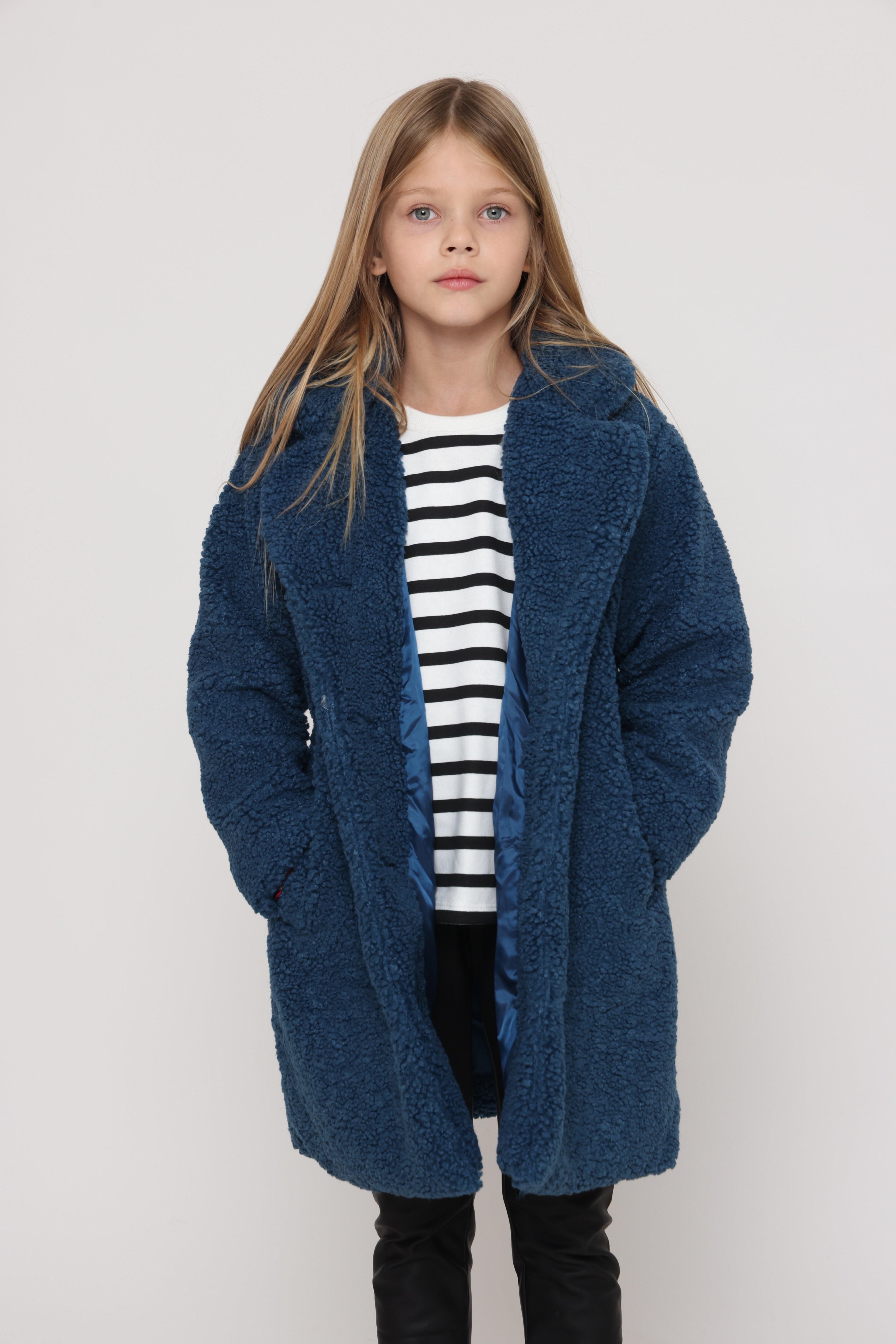 מעיל פרווה בצבע כחול לילדה