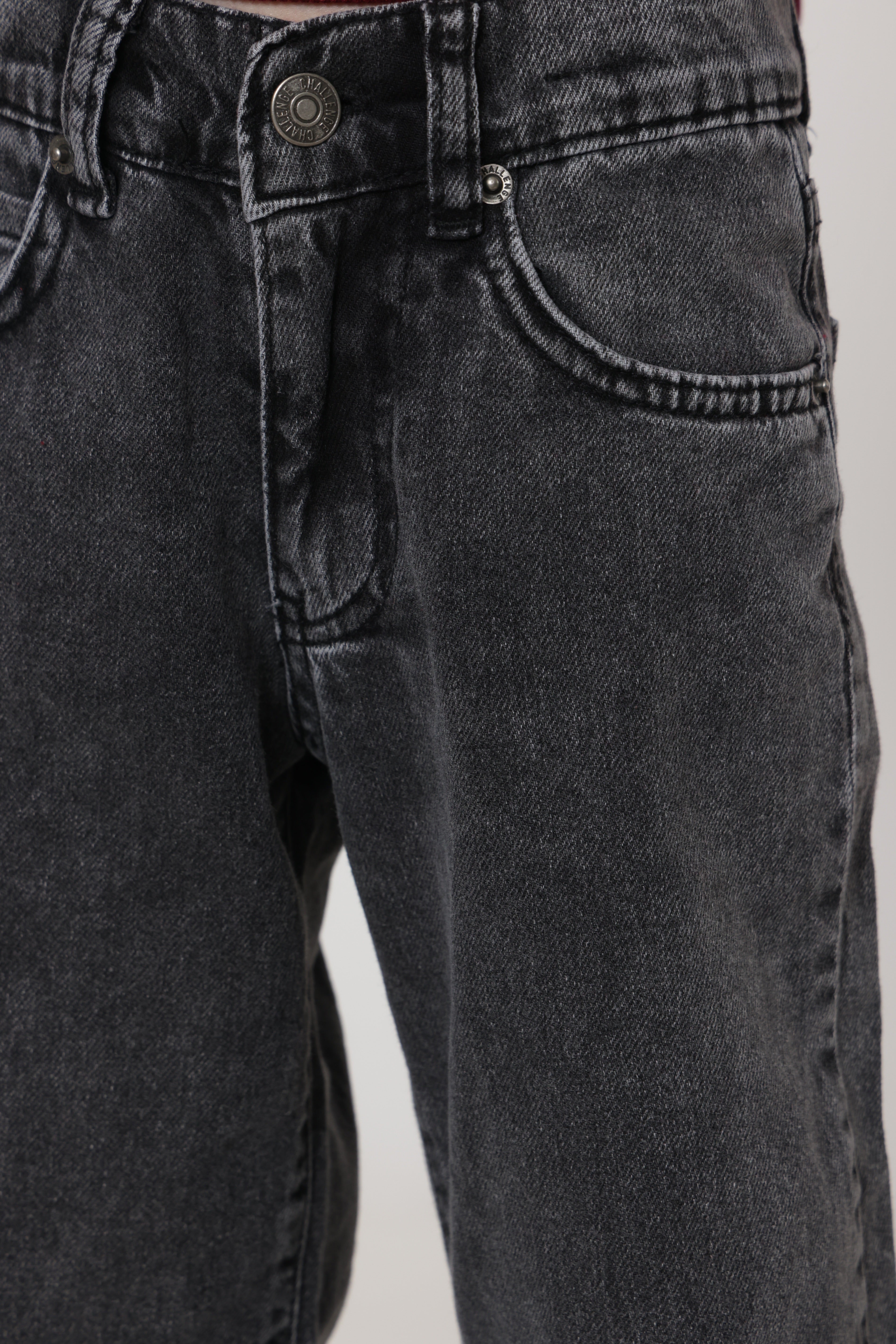 ג׳ינס שחור בגזרת mom