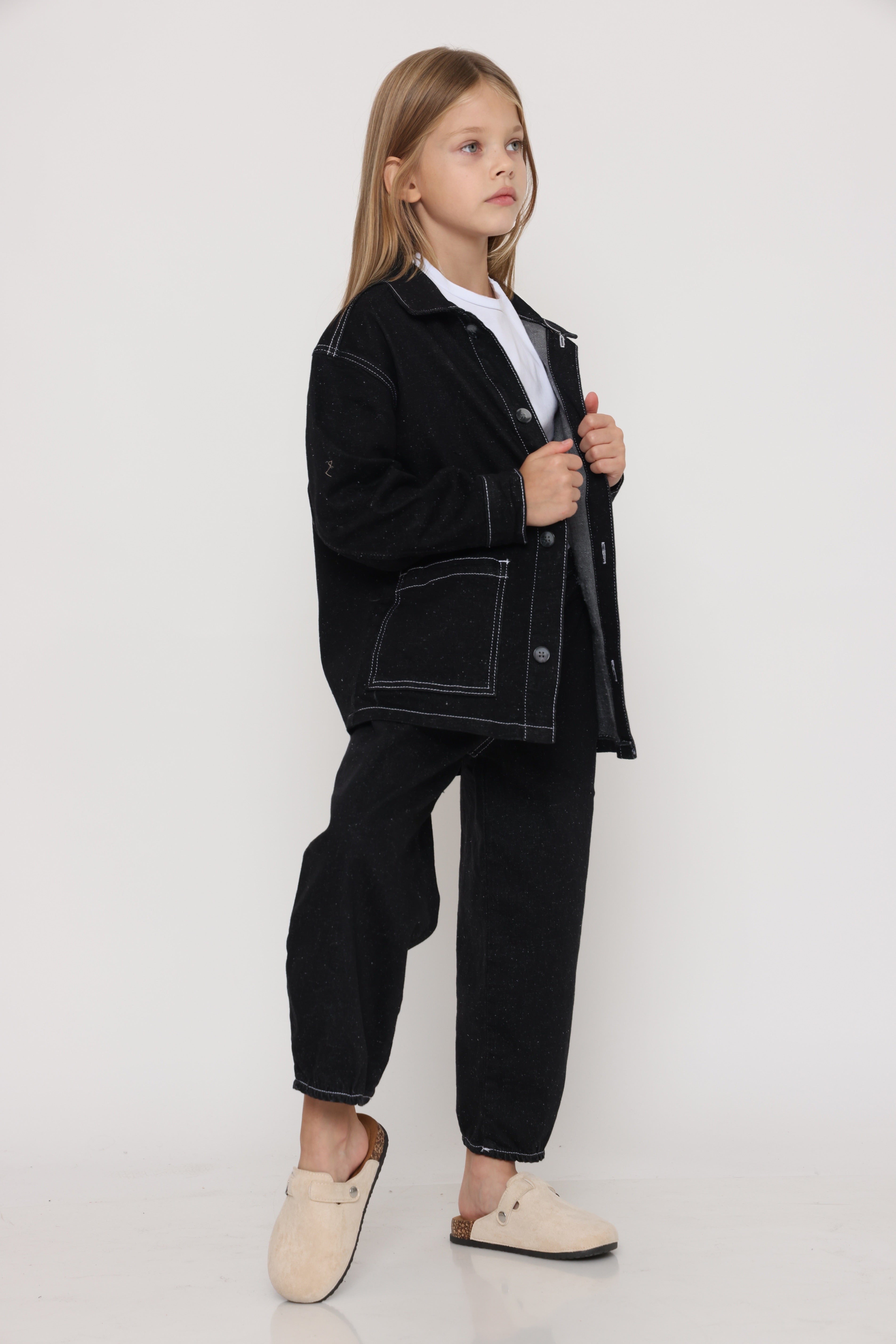 ג׳קט ג׳ינס אוברסייז שחור עם תפרים לבנים