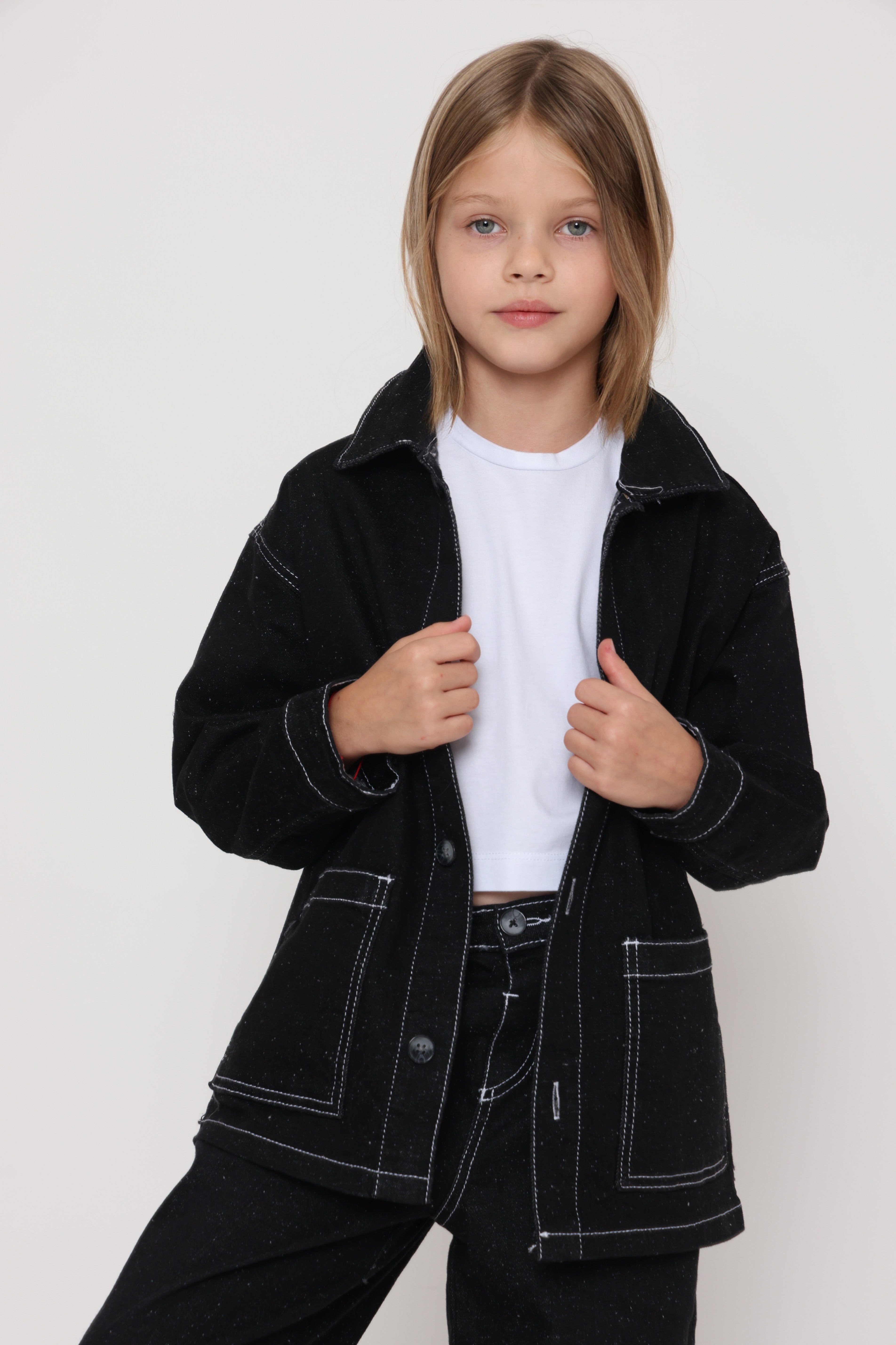 ג׳קט ג׳ינס אוברסייז שחור עם תפרים לבנים