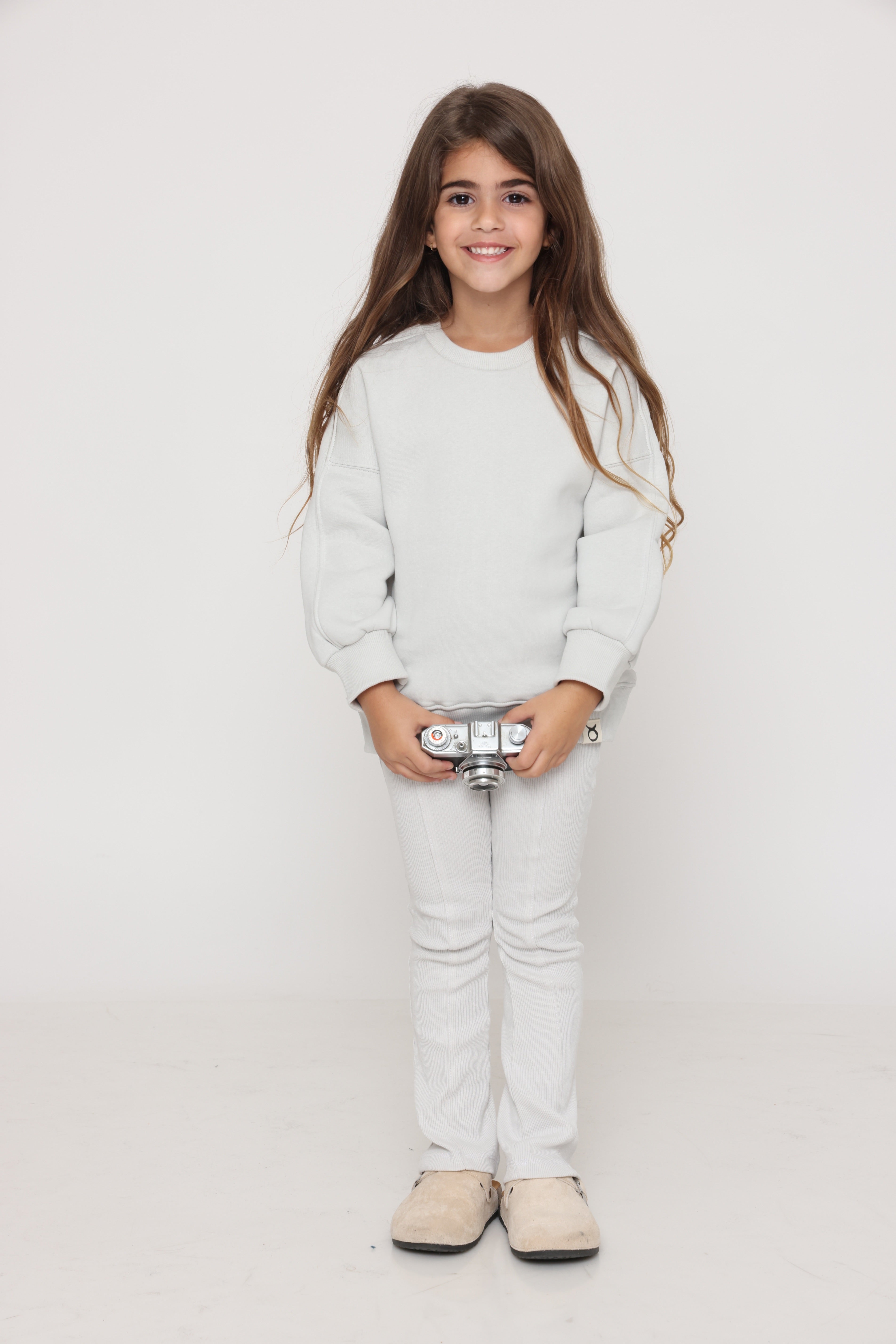 פוטר אוברסייז חלק בגוון לבן אפרפר