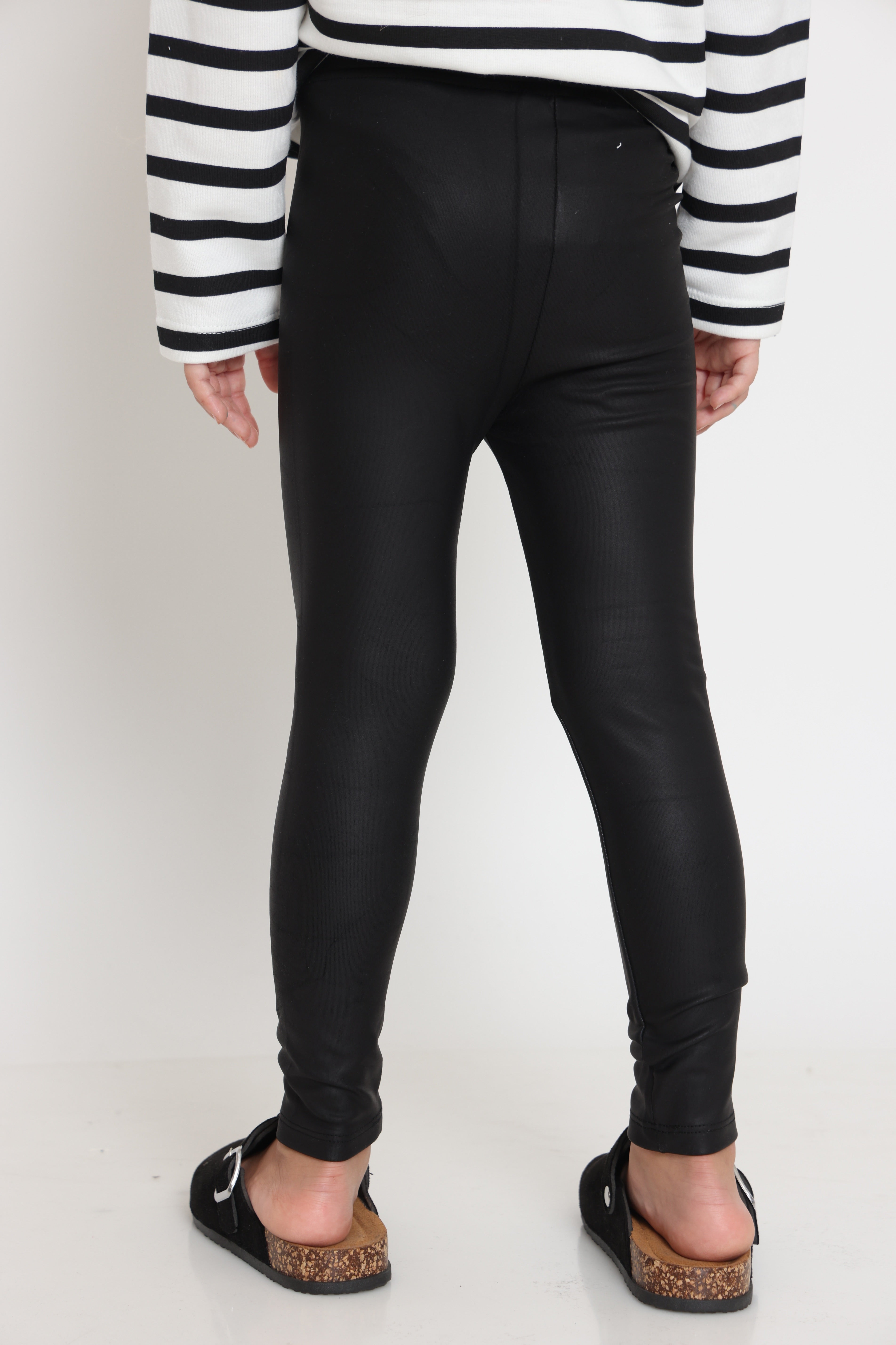 טייץ עור מט עם בטנה פליז