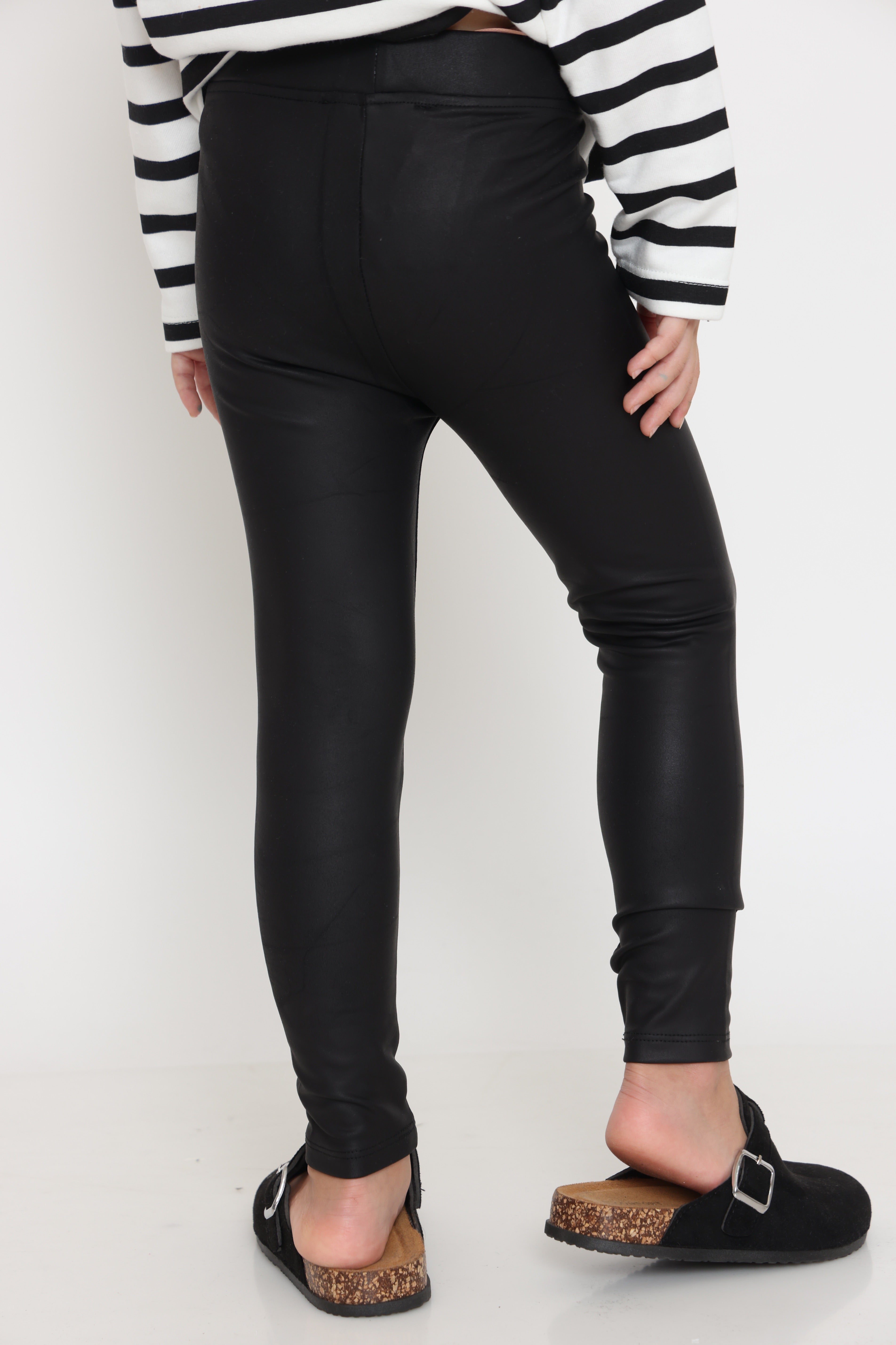 טייץ עור מט עם בטנה פליז