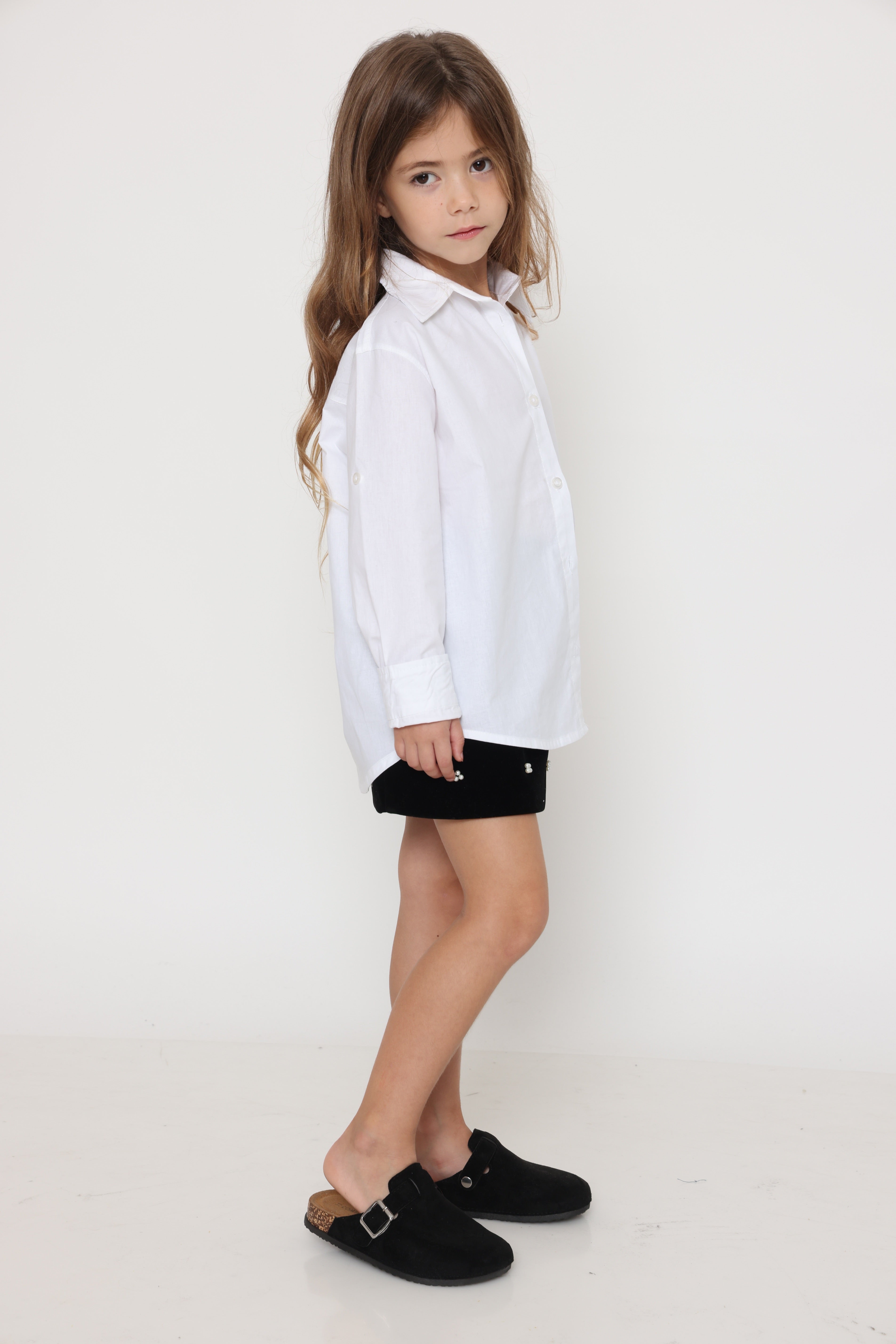 חולצה לבנה קלאסית מכופתרת לילדה