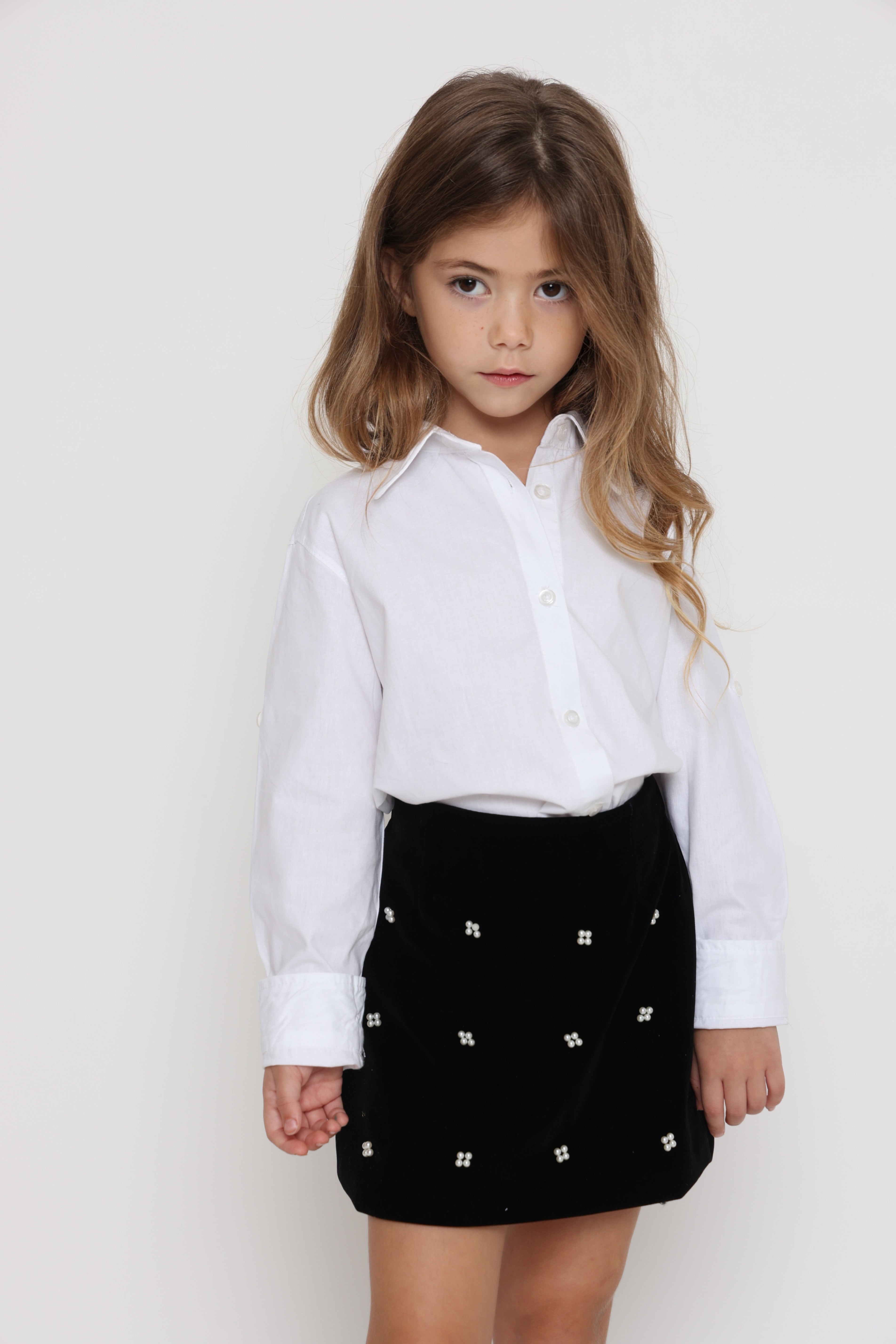 חולצה לבנה קלאסית מכופתרת לילדה