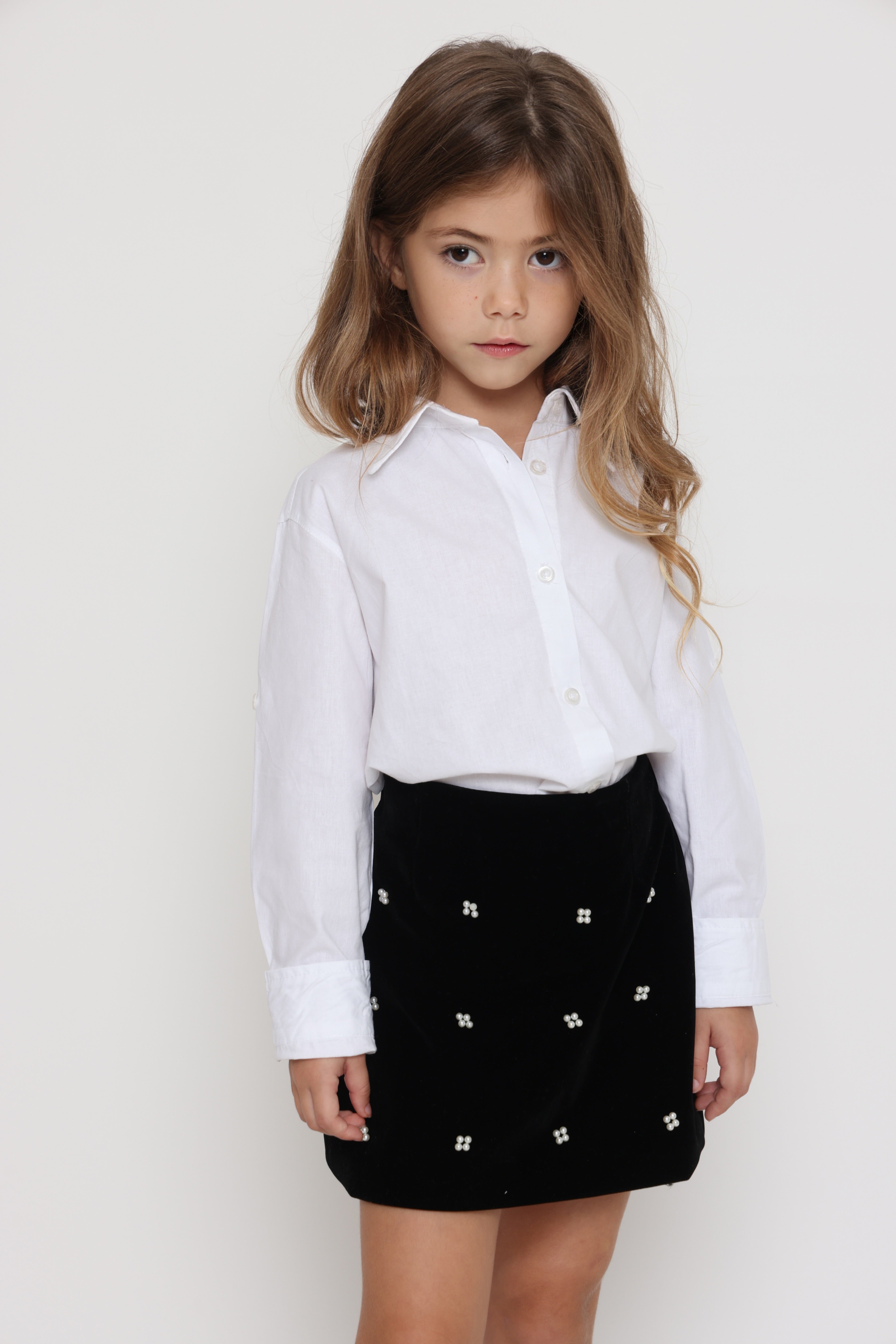 חולצה לבנה קלאסית מכופתרת לילדה