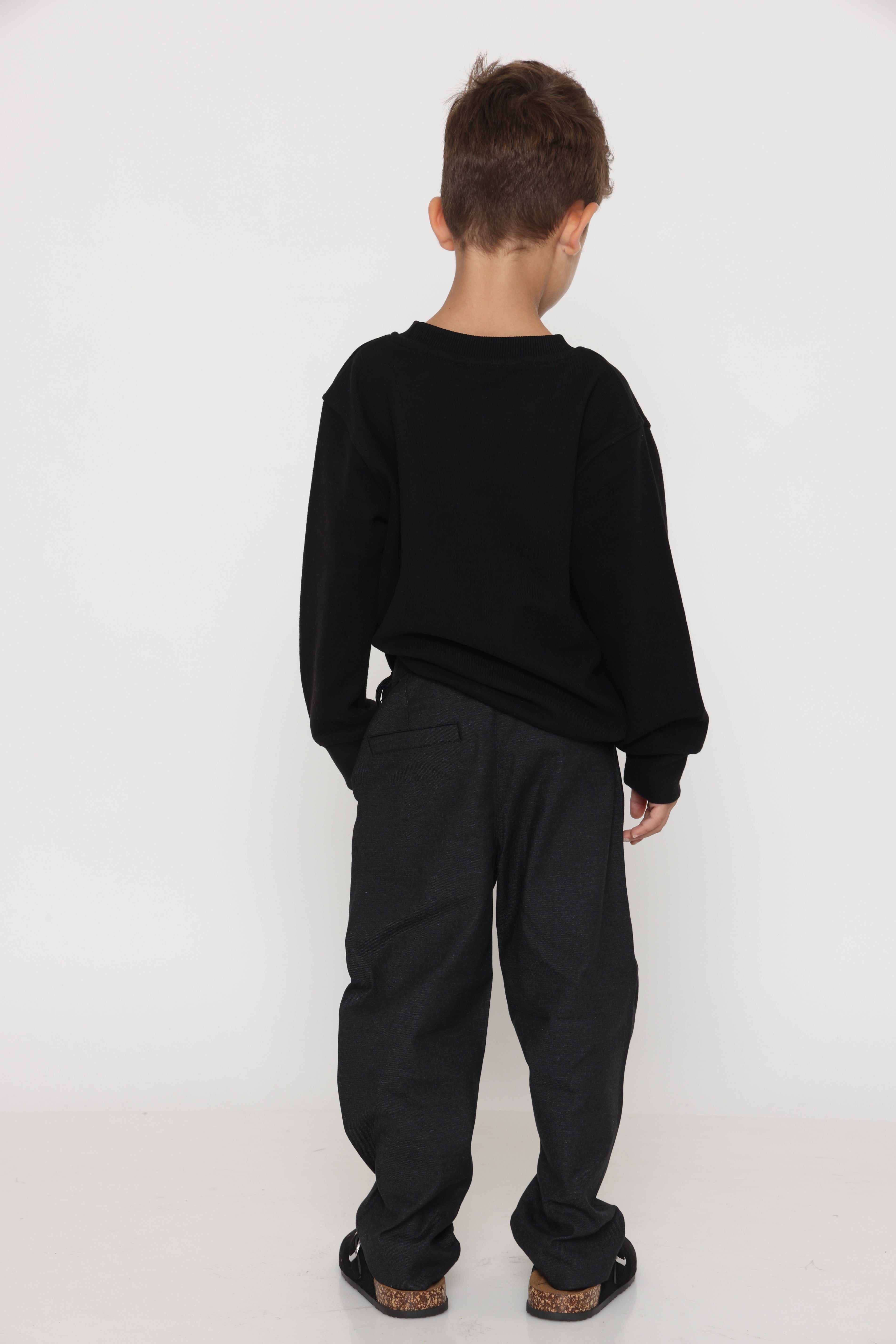 סווטשירט קלאסי צווארון עגול - שחור