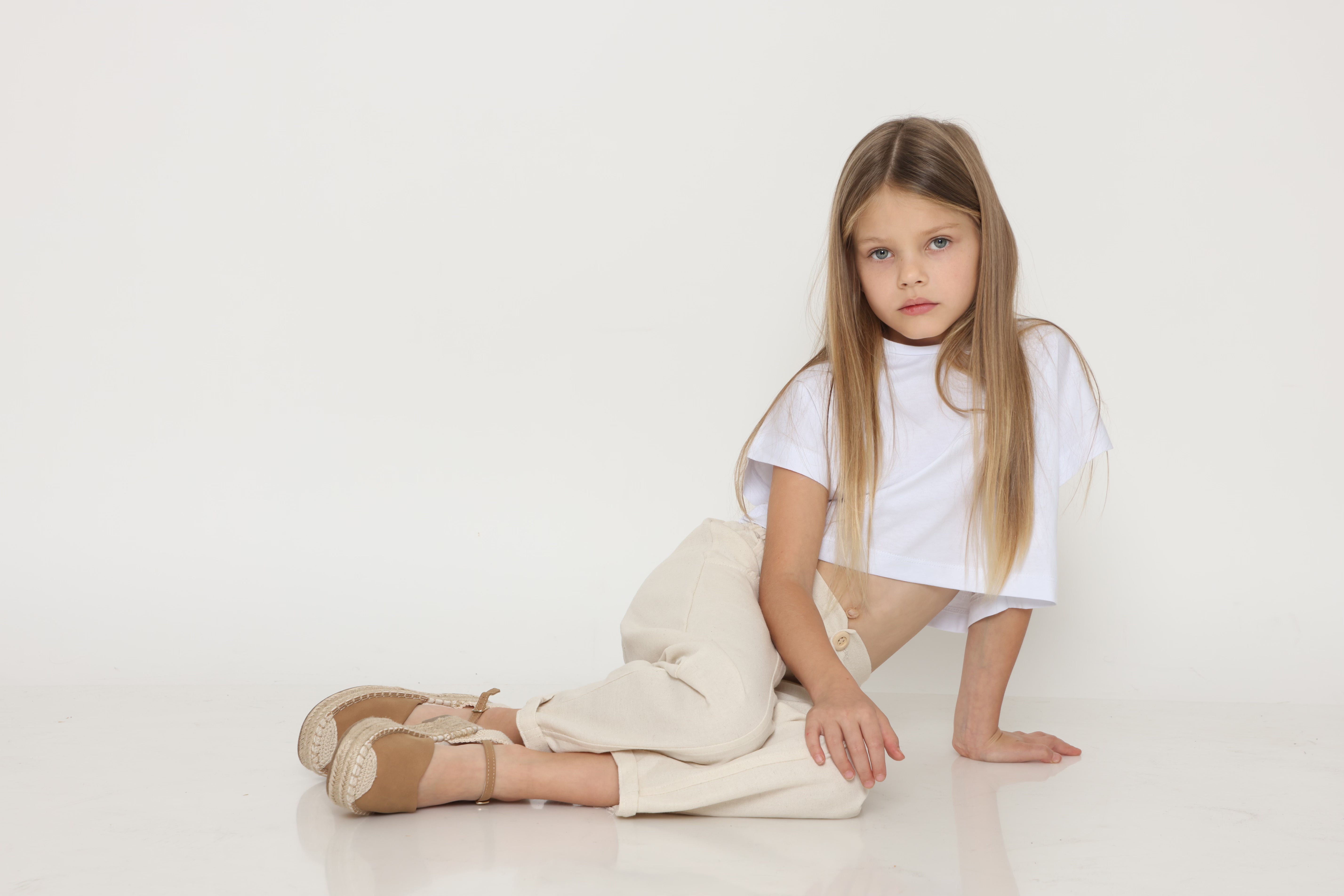 חולצת קרופ טופ - לבנה